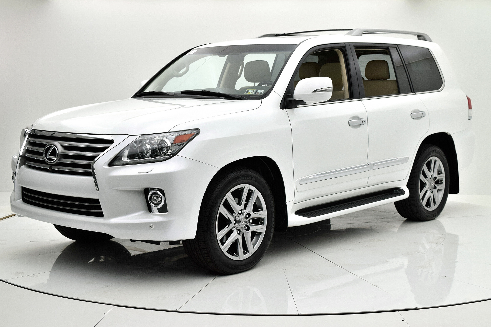 Внедорожник Lexus LX 570