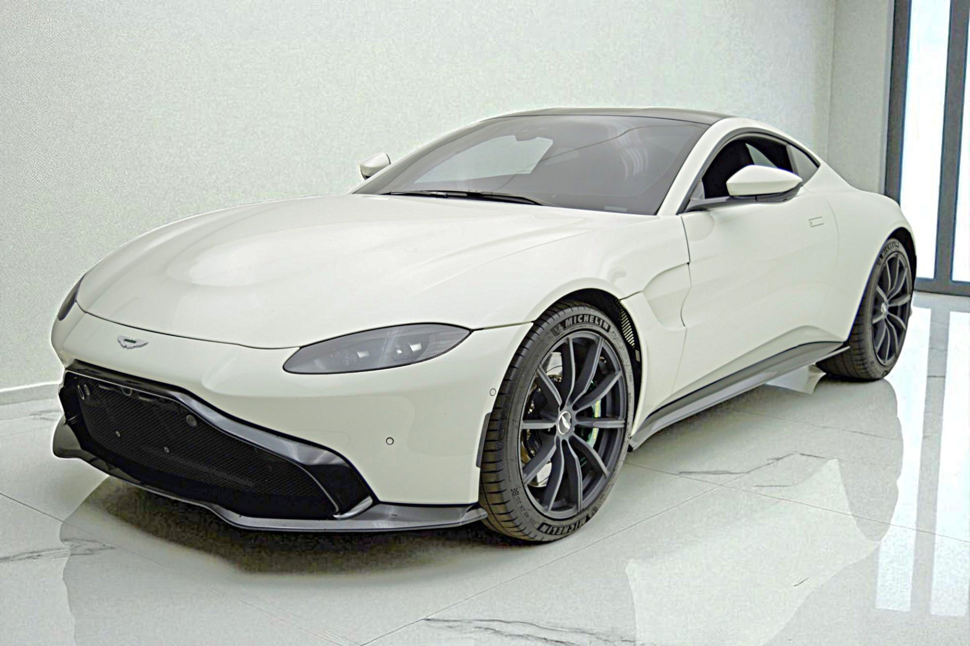 Used 2019 Aston Martin Vantage for sale Sold at F.C. Kerbeck Lamborghini Palmyra N.J. in Palmyra NJ 08065 2