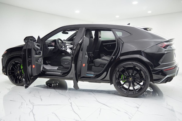 Used 2019 Lamborghini Urus for sale $149,000 at F.C. Kerbeck Lamborghini Palmyra N.J. in Palmyra NJ 08065 4
