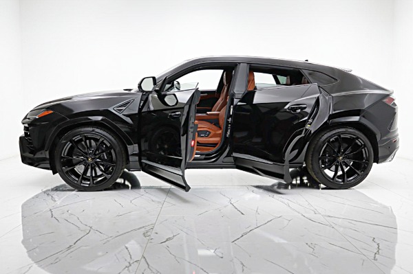 Used 2019 Lamborghini Urus / SELEZIONE PRE-OWNED CERTIFIED for sale $179,000 at F.C. Kerbeck Lamborghini Palmyra N.J. in Palmyra NJ 08065 4