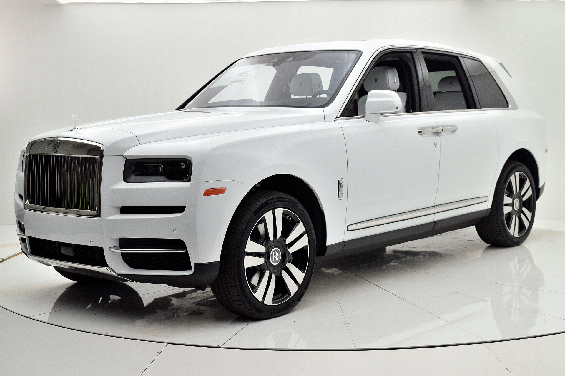 Used 2019 Rolls-Royce Cullinan for sale Sold at F.C. Kerbeck Lamborghini Palmyra N.J. in Palmyra NJ 08065 2