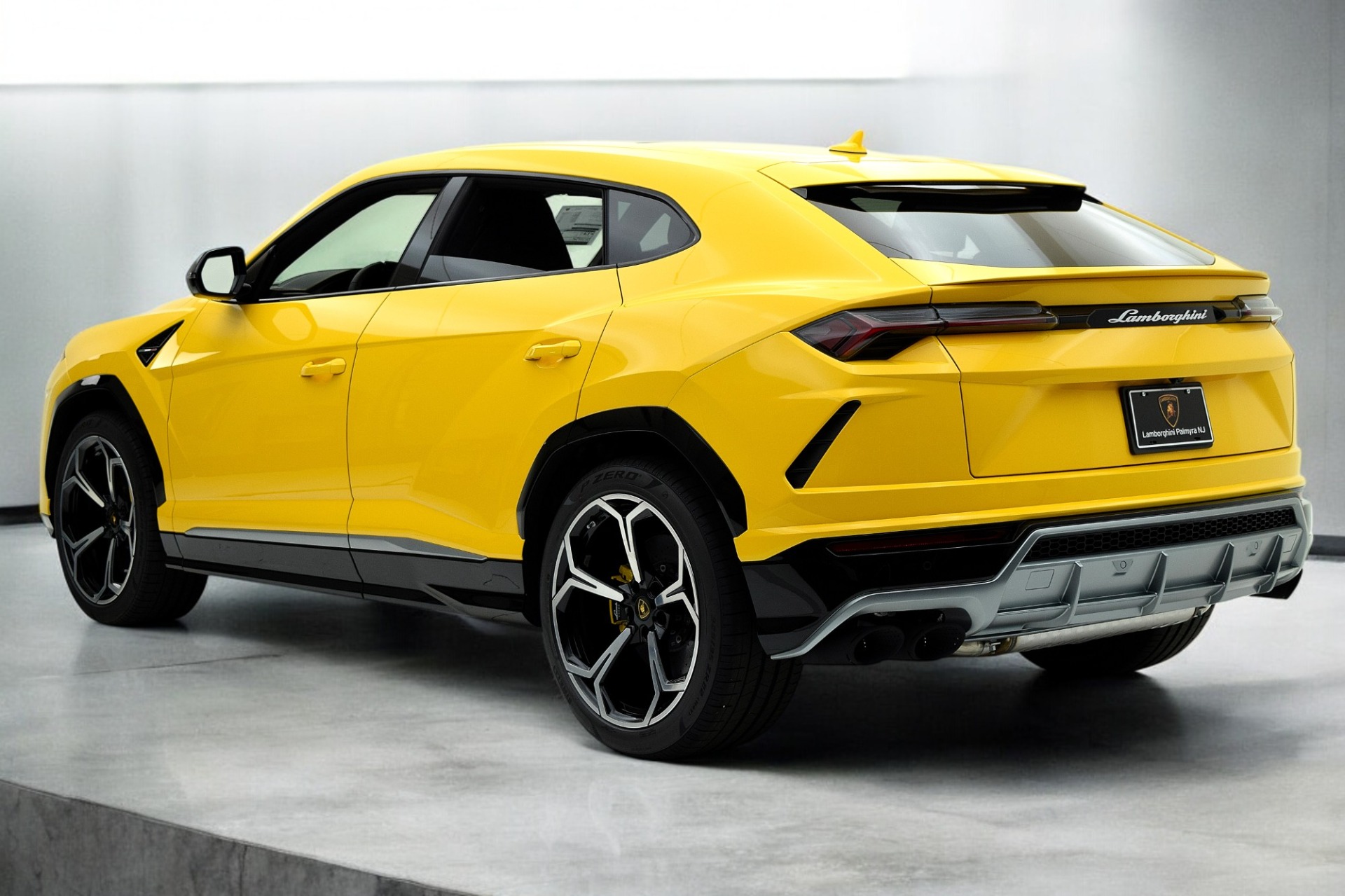 Used 2019 Lamborghini Urus /LEASE OPTIONS AVAILABLE for sale $189,000 at F.C. Kerbeck Lamborghini Palmyra N.J. in Palmyra NJ 08065 4