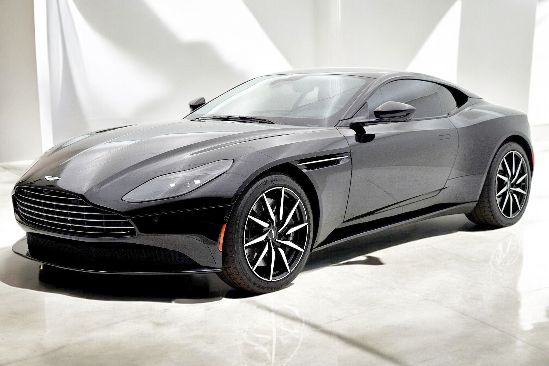 Used 2018 Aston Martin DB11 V8 Coupe for sale $109,000 at F.C. Kerbeck Lamborghini Palmyra N.J. in Palmyra NJ 08065 2