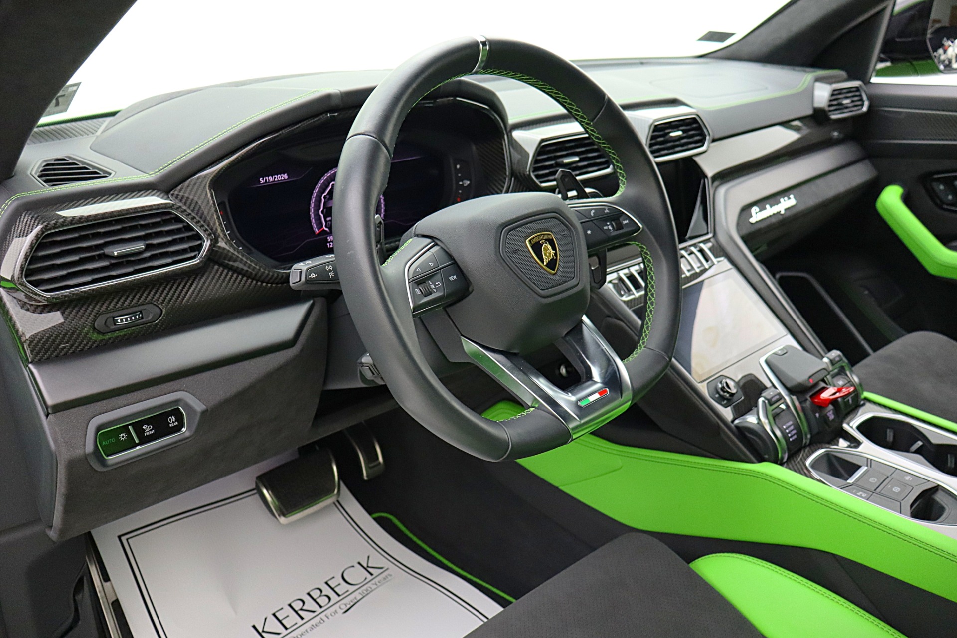 2021 Lamborghini Urus Pearl Capsule - Photo 24