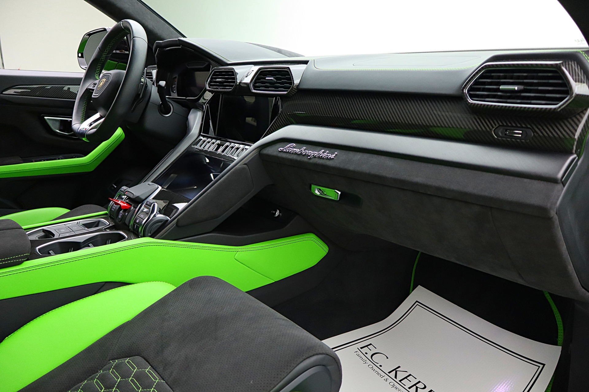 2021 Lamborghini Urus Pearl Capsule - Photo 27