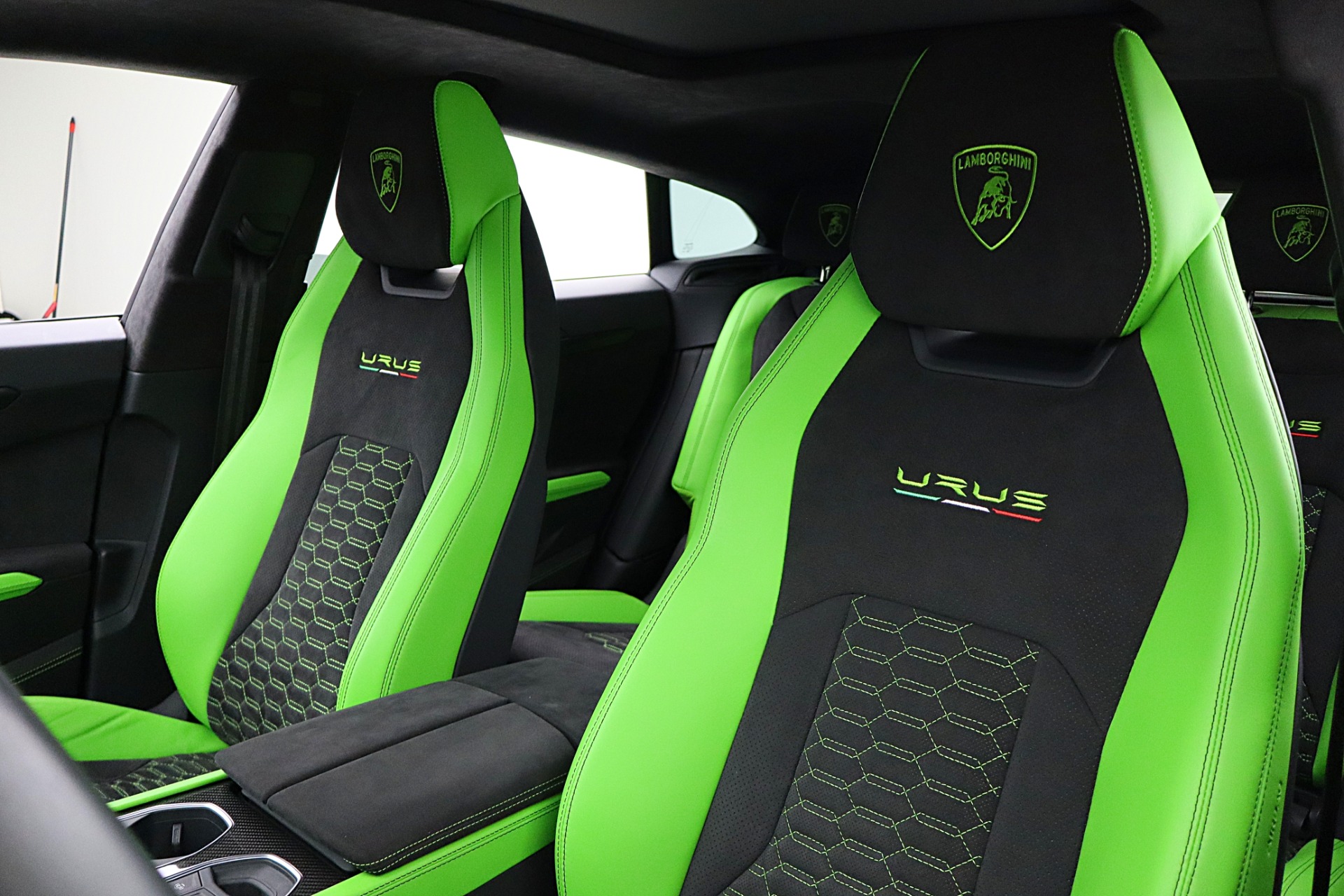 2021 Lamborghini Urus Pearl Capsule - Photo 31