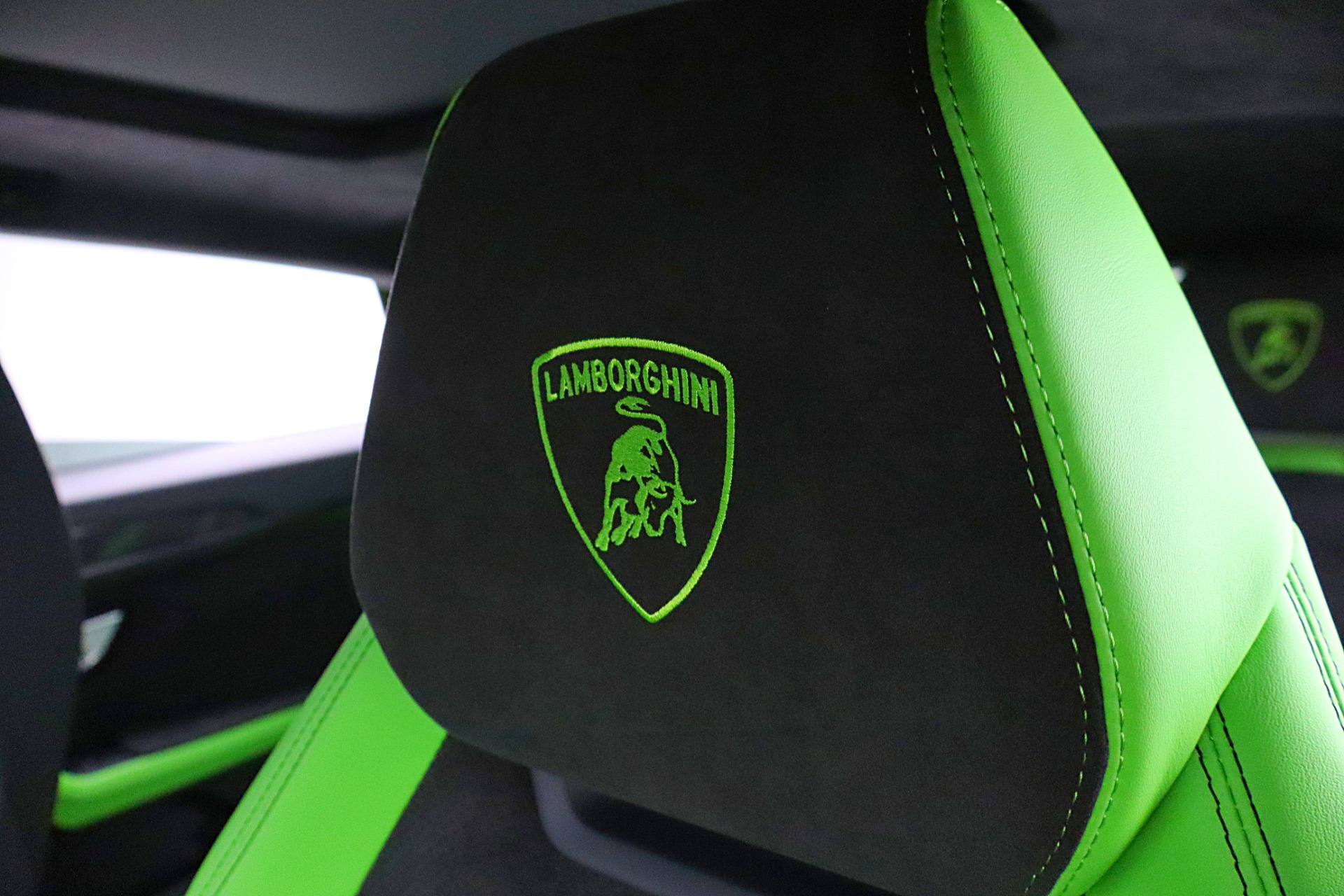 2021 Lamborghini Urus Pearl Capsule - Photo 32