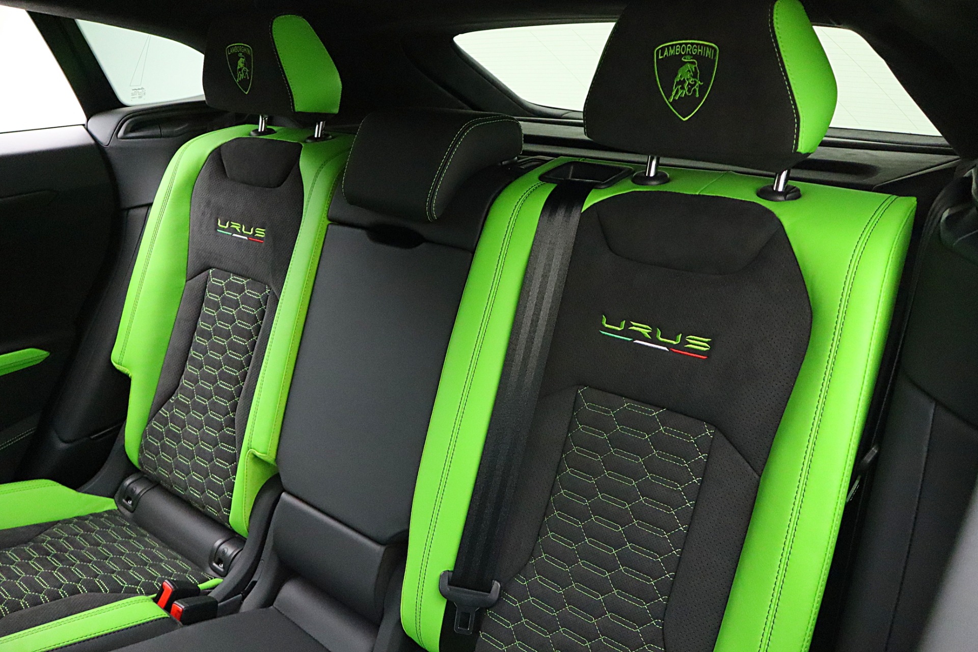 2021 Lamborghini Urus Pearl Capsule - Photo 33