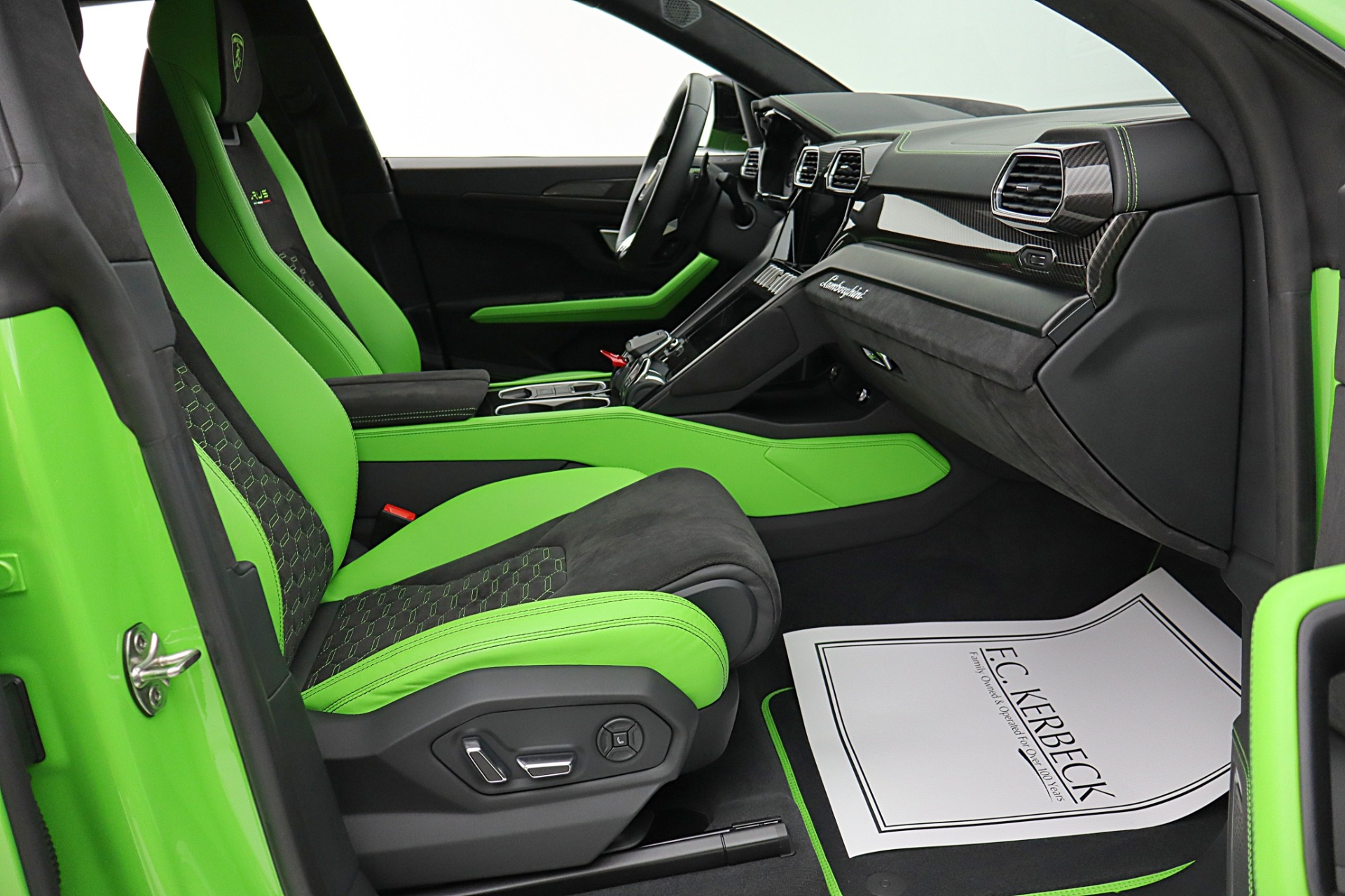 2021 Lamborghini Urus Pearl Capsule - Photo 34