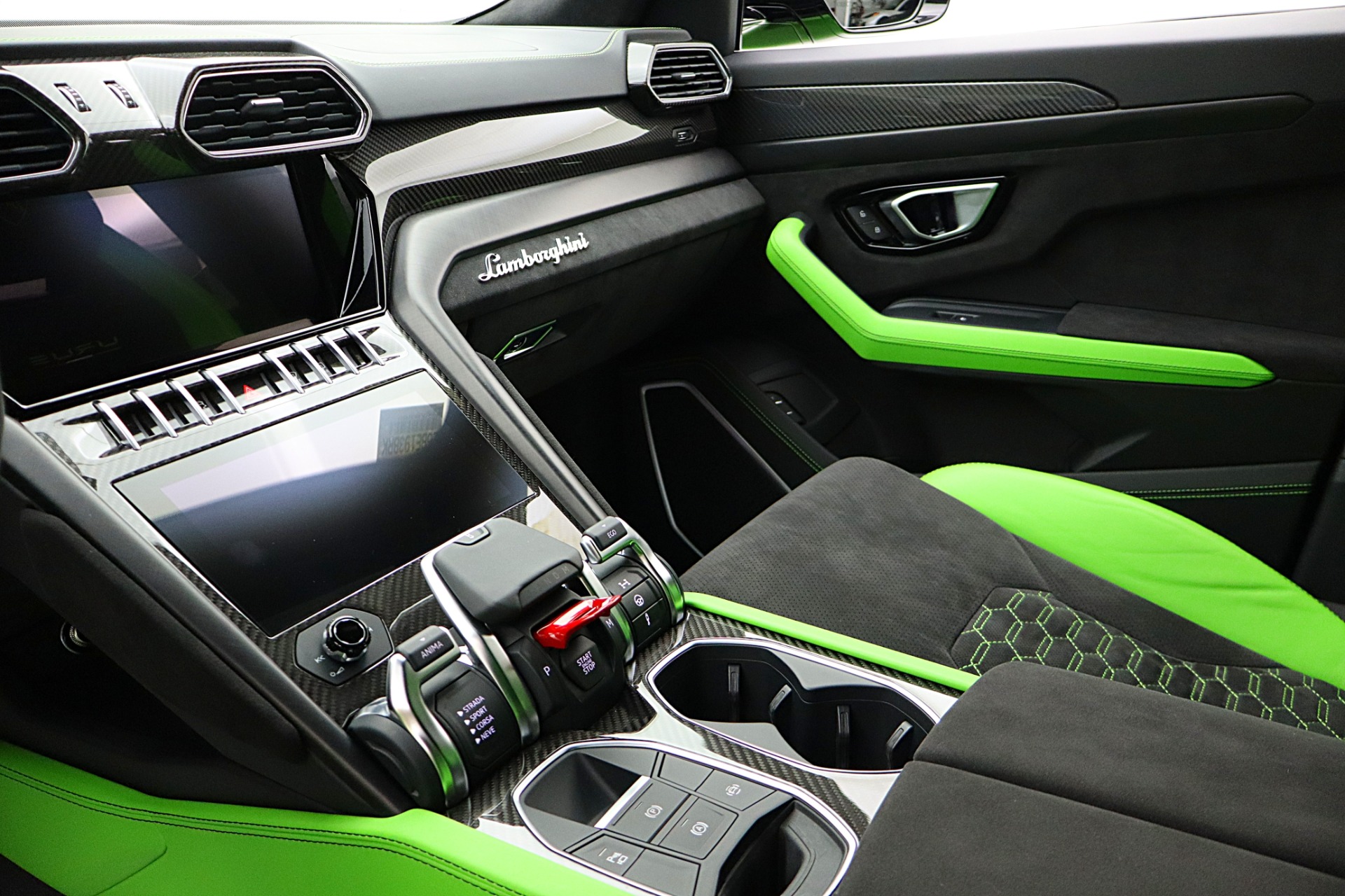 2021 Lamborghini Urus Pearl Capsule - Photo 40