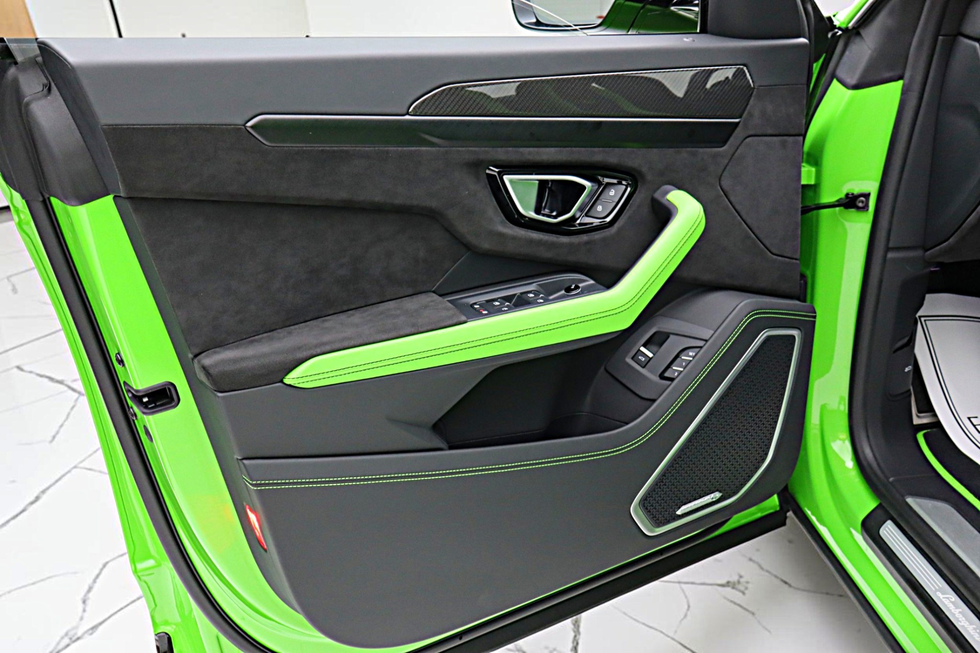 2021 Lamborghini Urus Pearl Capsule - Photo 44