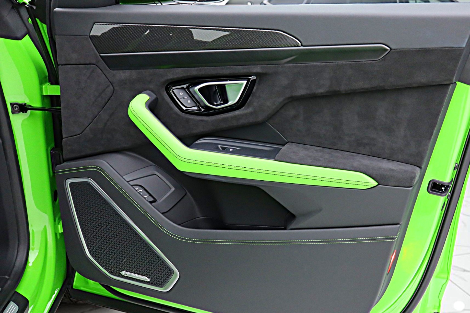 2021 Lamborghini Urus Pearl Capsule - Photo 45