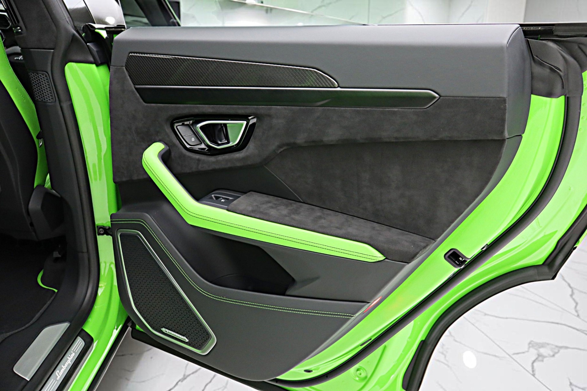 2021 Lamborghini Urus Pearl Capsule - Photo 47