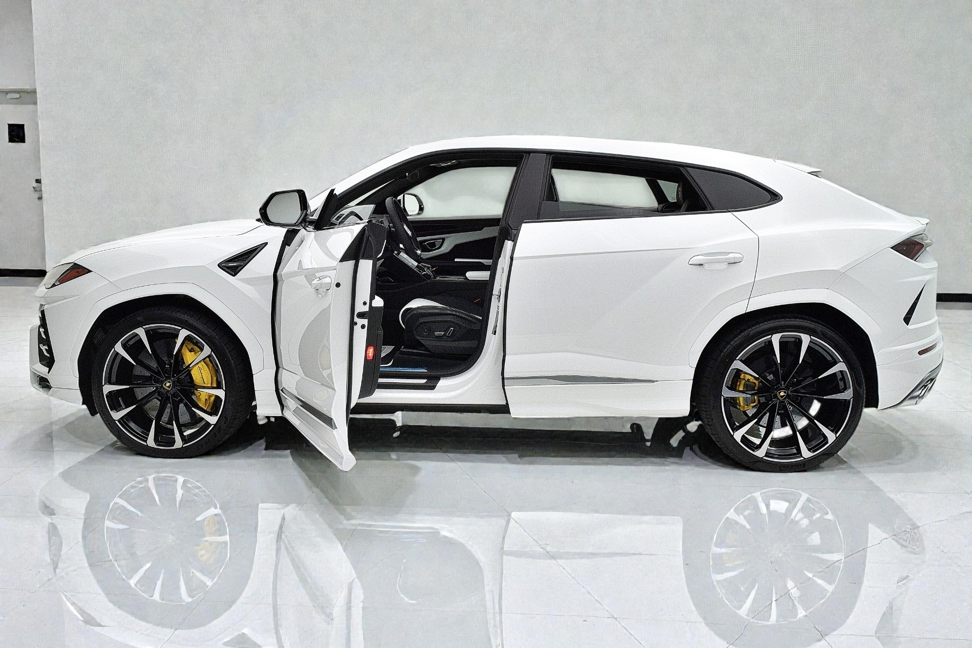 2021 Lamborghini Urus - Photo 11