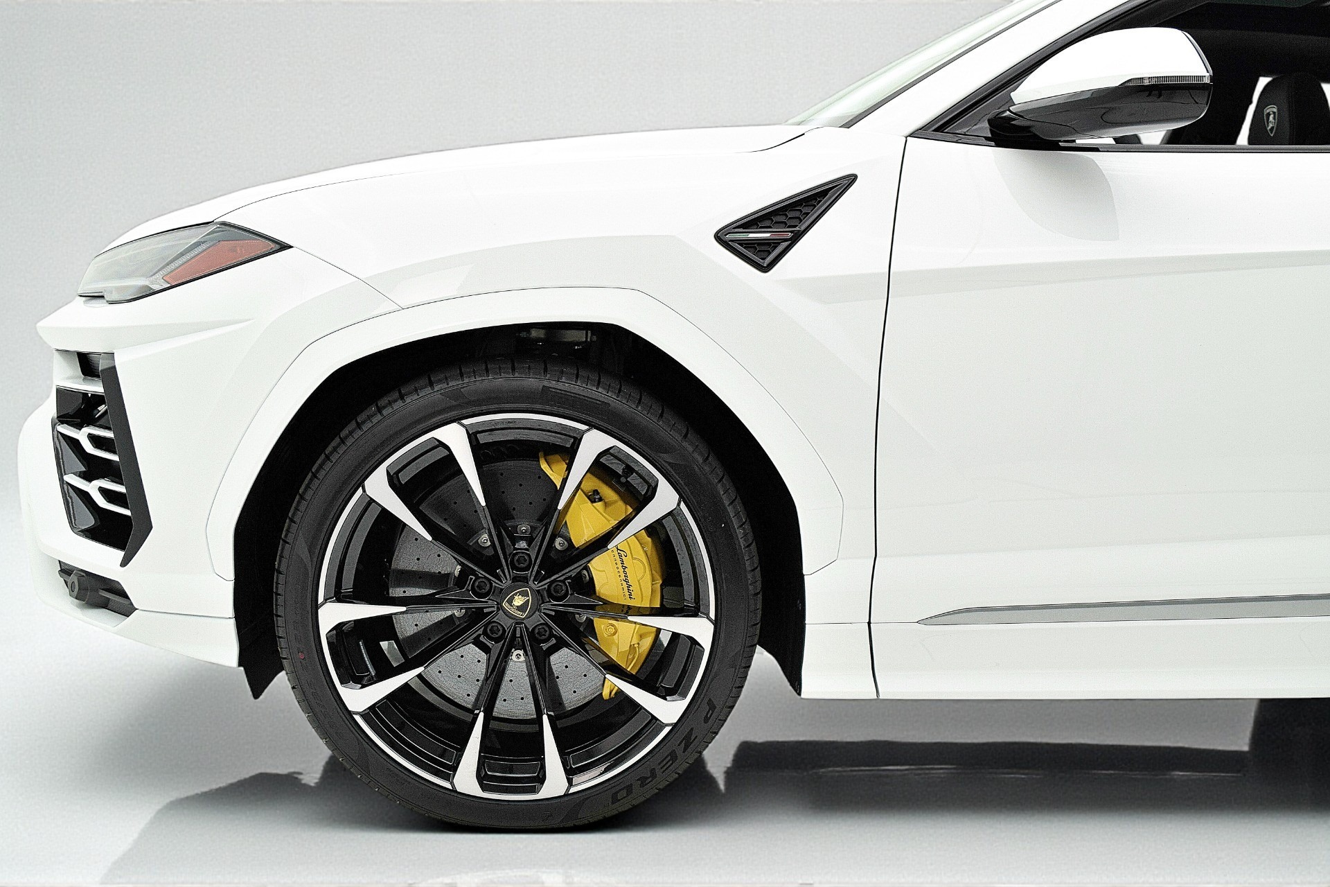 2021 Lamborghini Urus - Photo 13