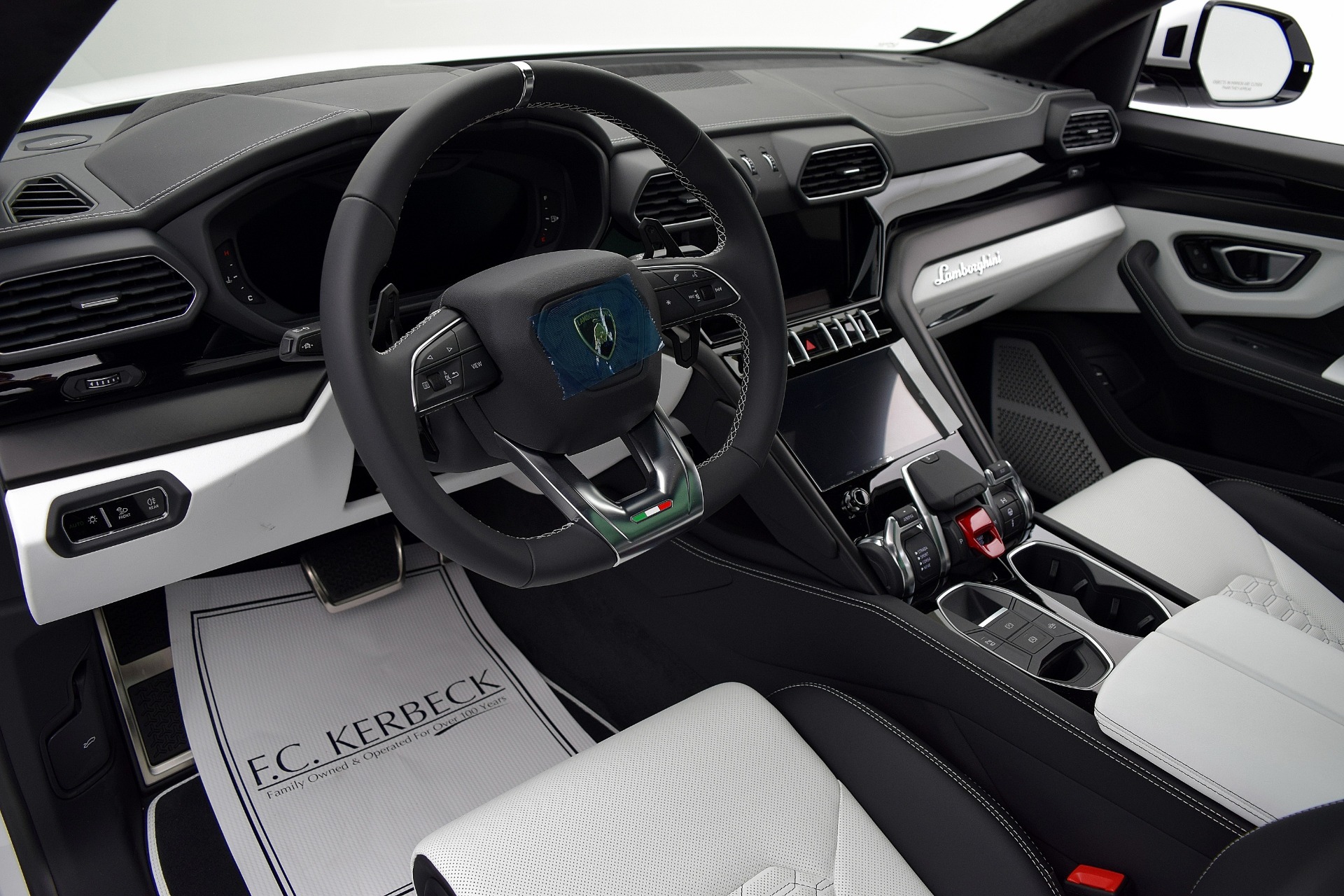 2021 Lamborghini Urus - Photo 19