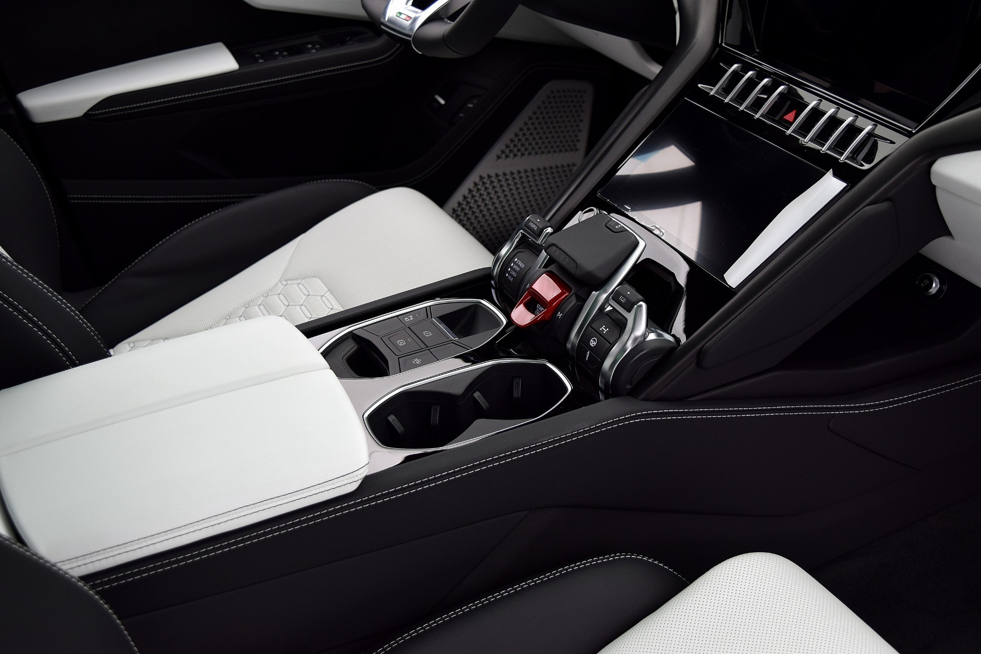2021 Lamborghini Urus - Photo 21
