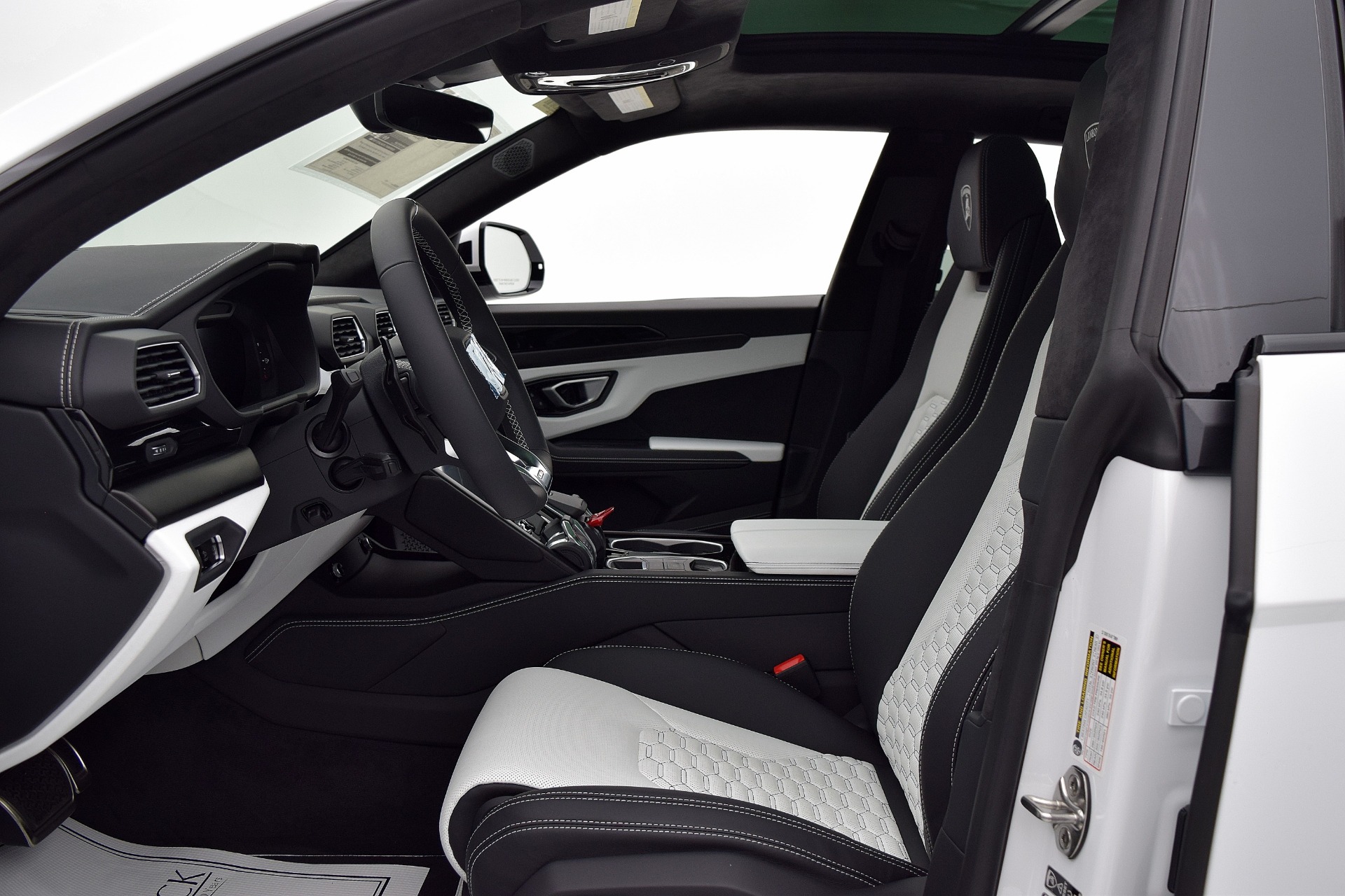 2021 Lamborghini Urus - Photo 22