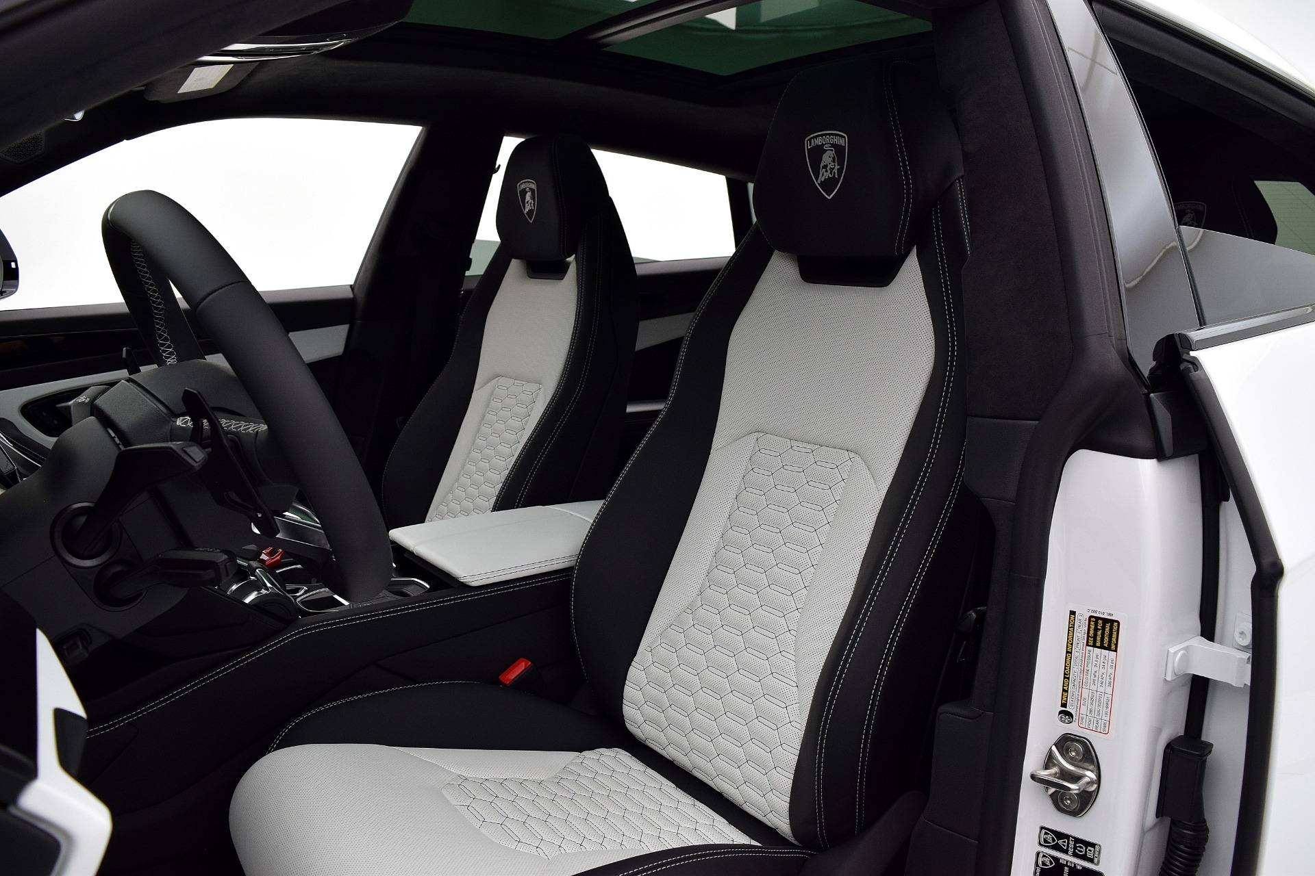 2021 Lamborghini Urus - Photo 24