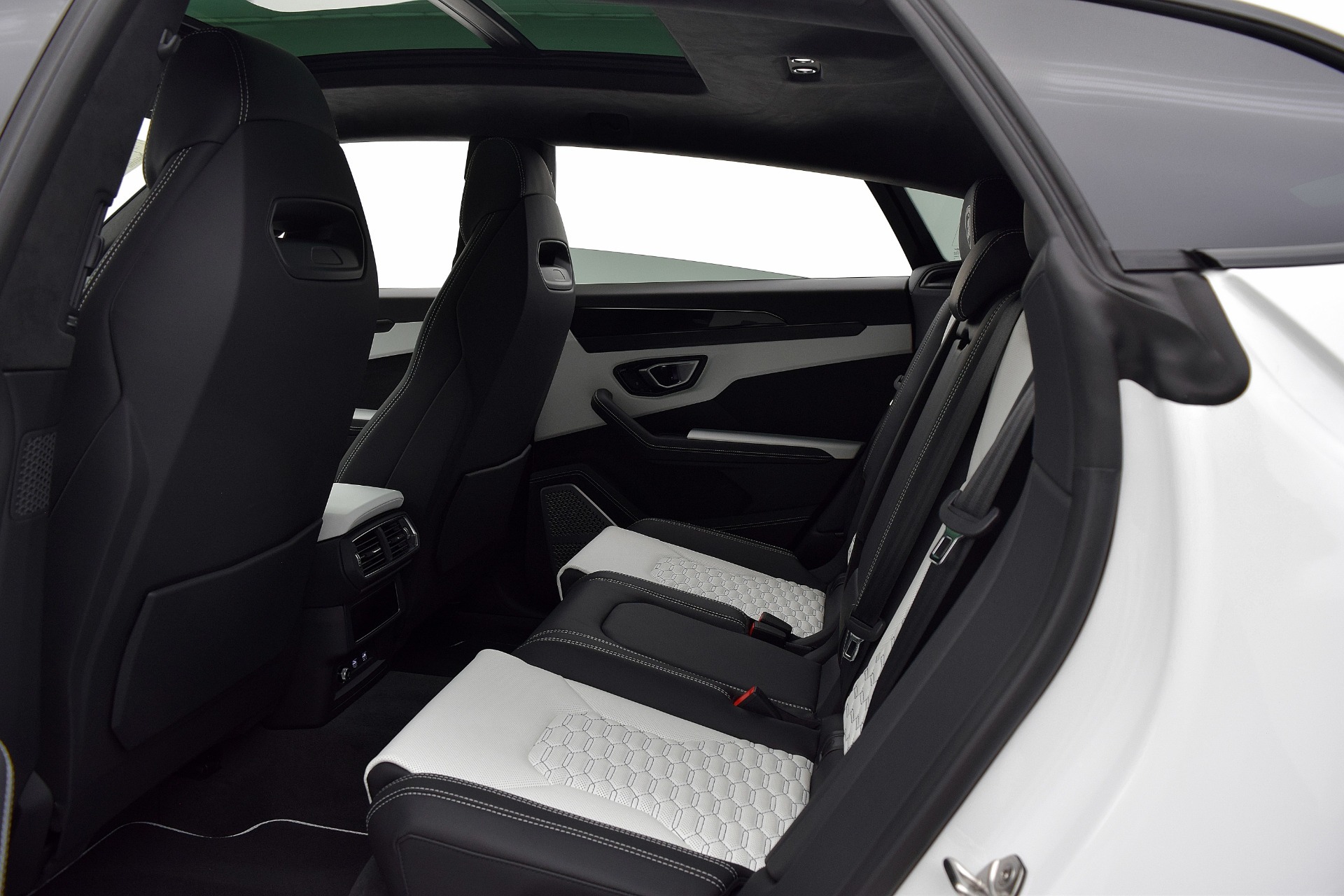 2021 Lamborghini Urus - Photo 25