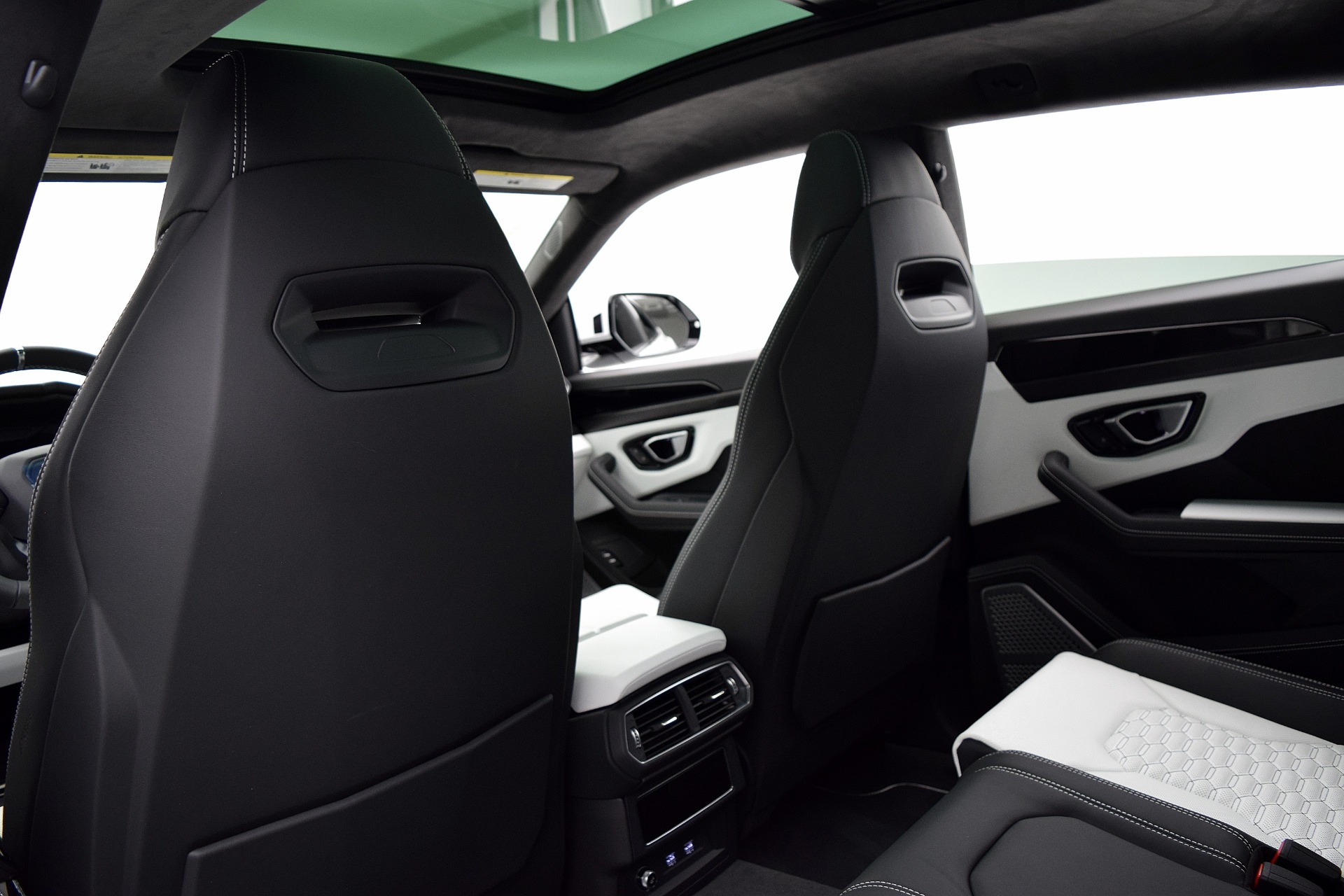 2021 Lamborghini Urus - Photo 26