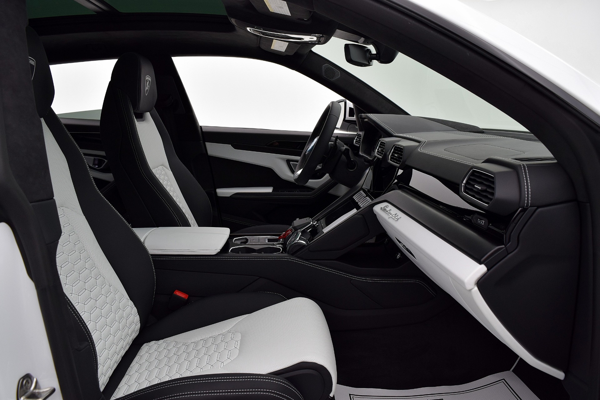 2021 Lamborghini Urus - Photo 29