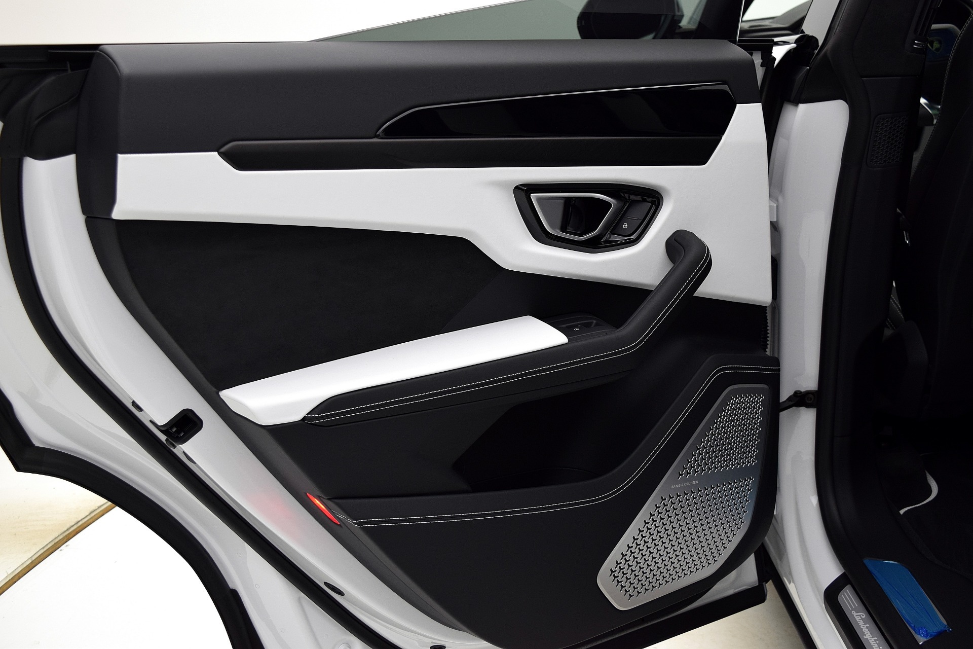 2021 Lamborghini Urus - Photo 38