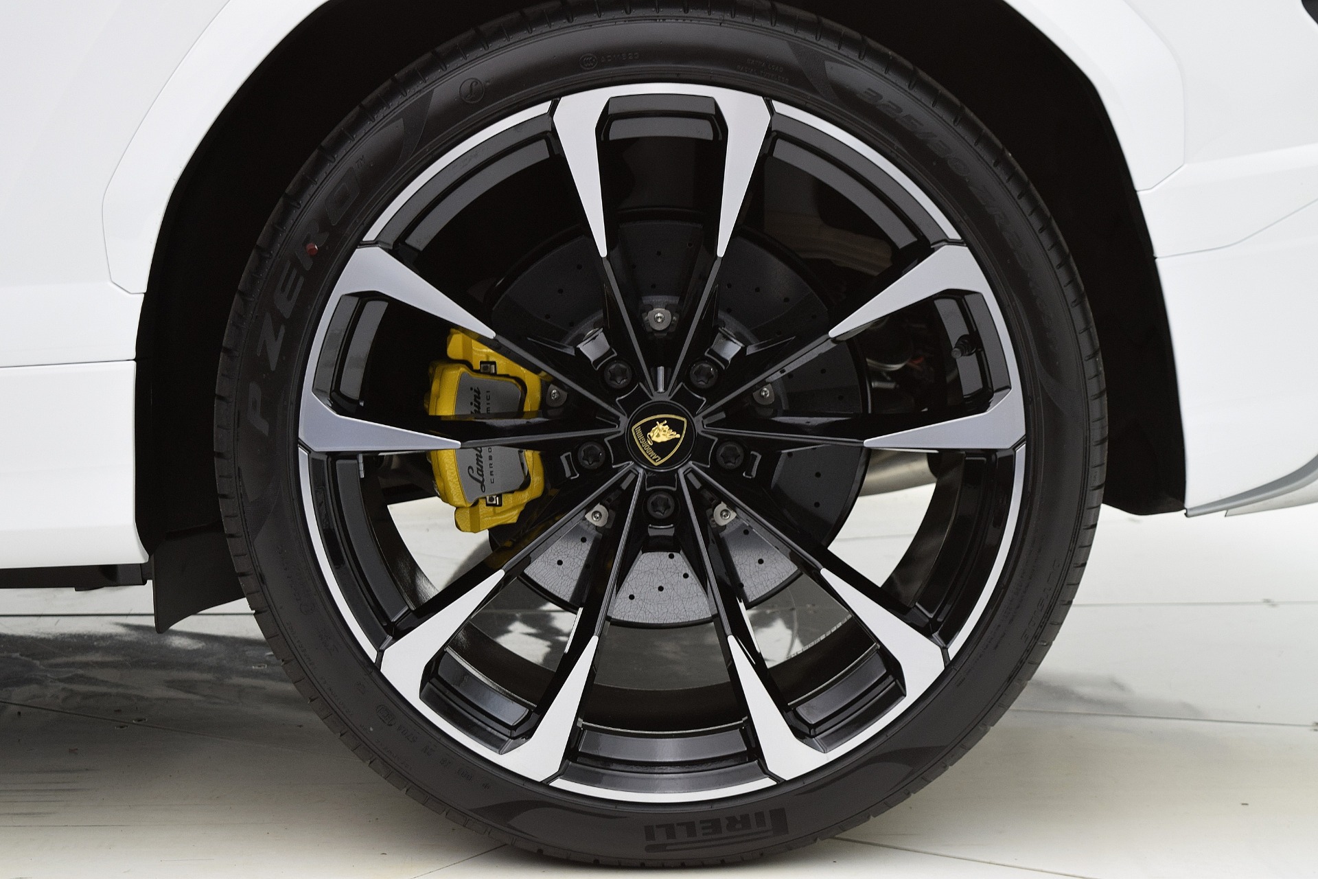 2021 Lamborghini Urus - Photo 40