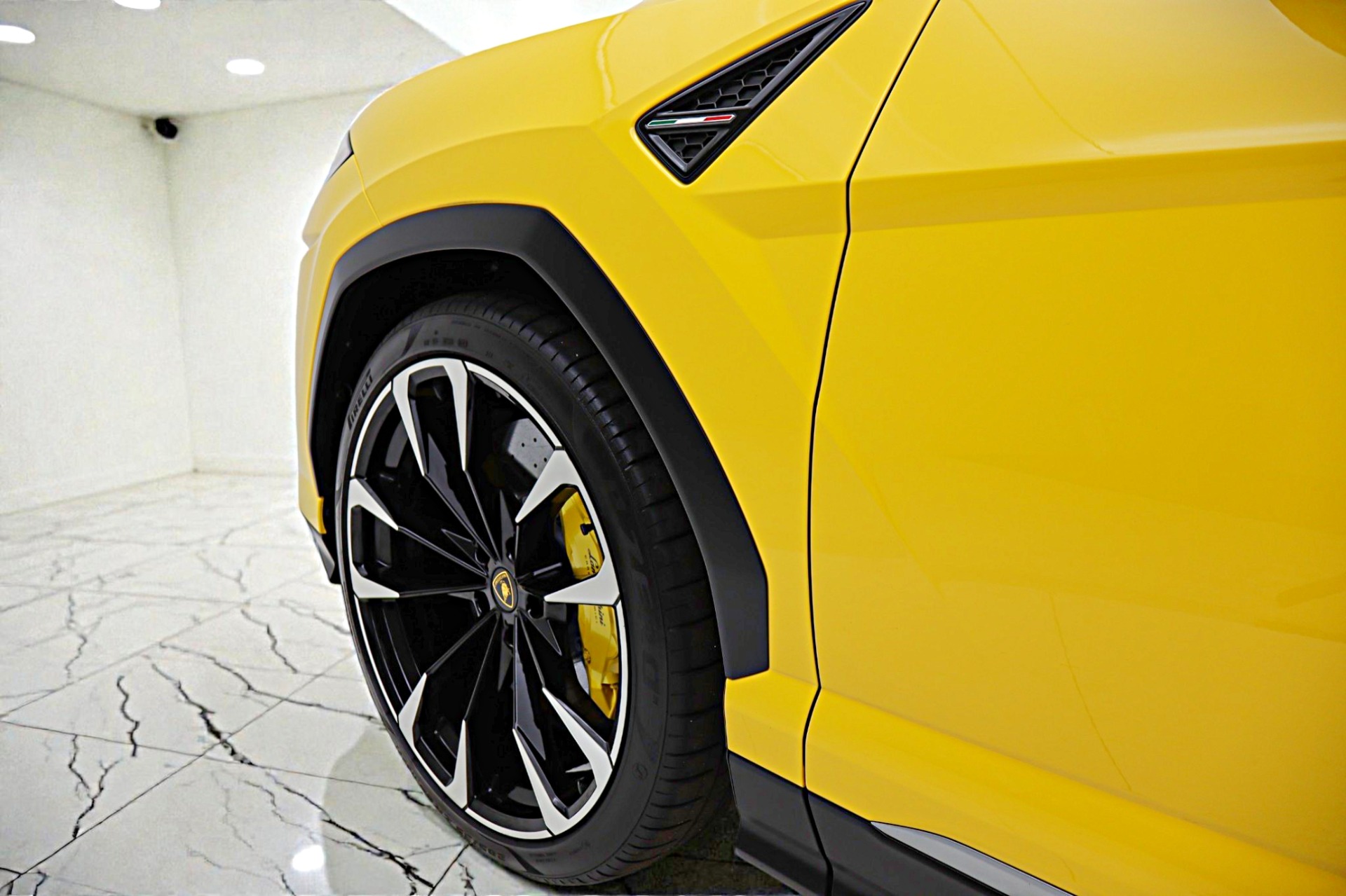 2022 Lamborghini Urus - Photo 13