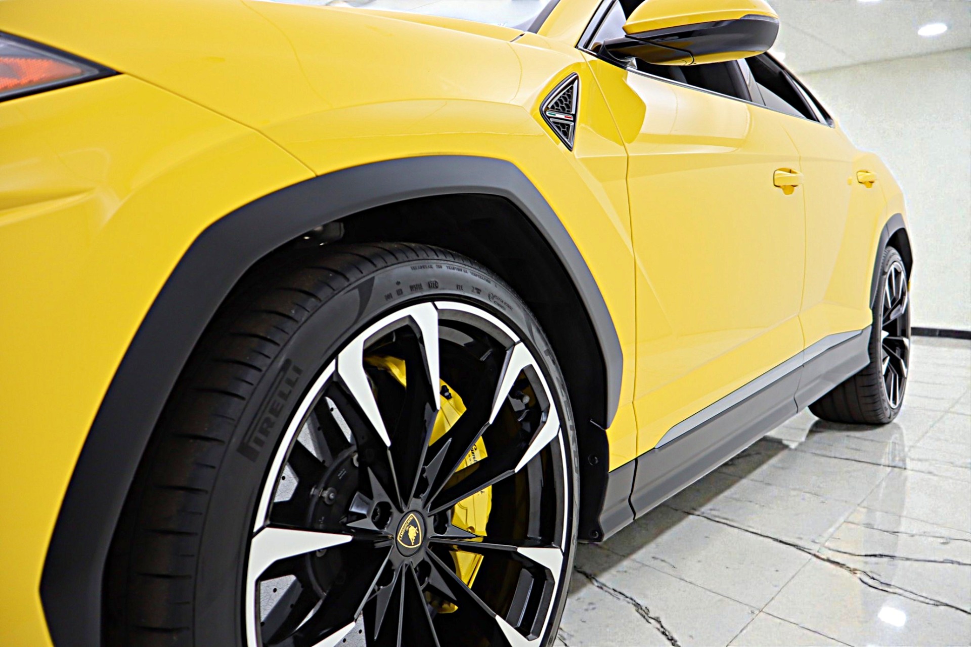 2022 Lamborghini Urus - Photo 15