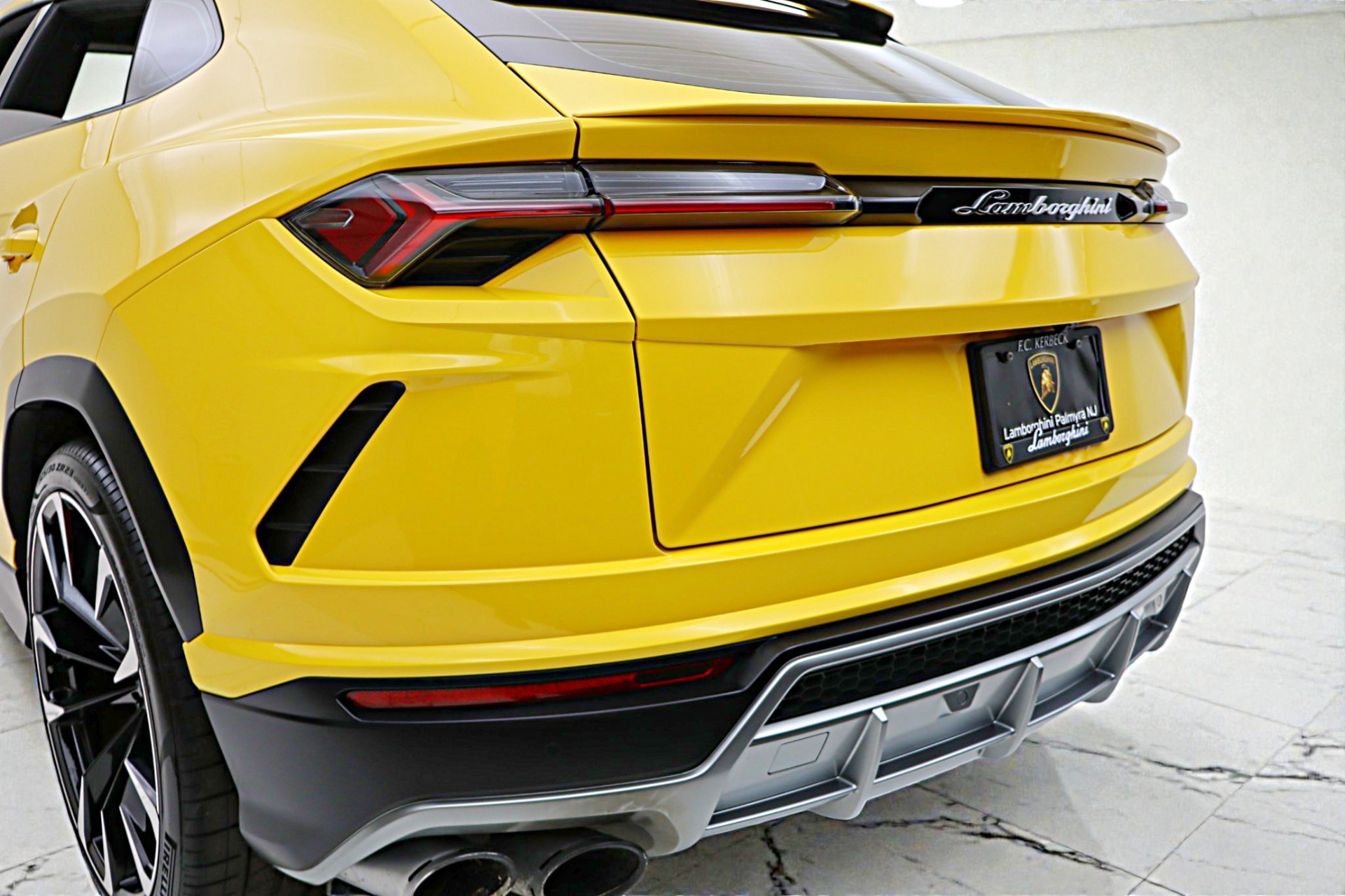 2022 Lamborghini Urus - Photo 17