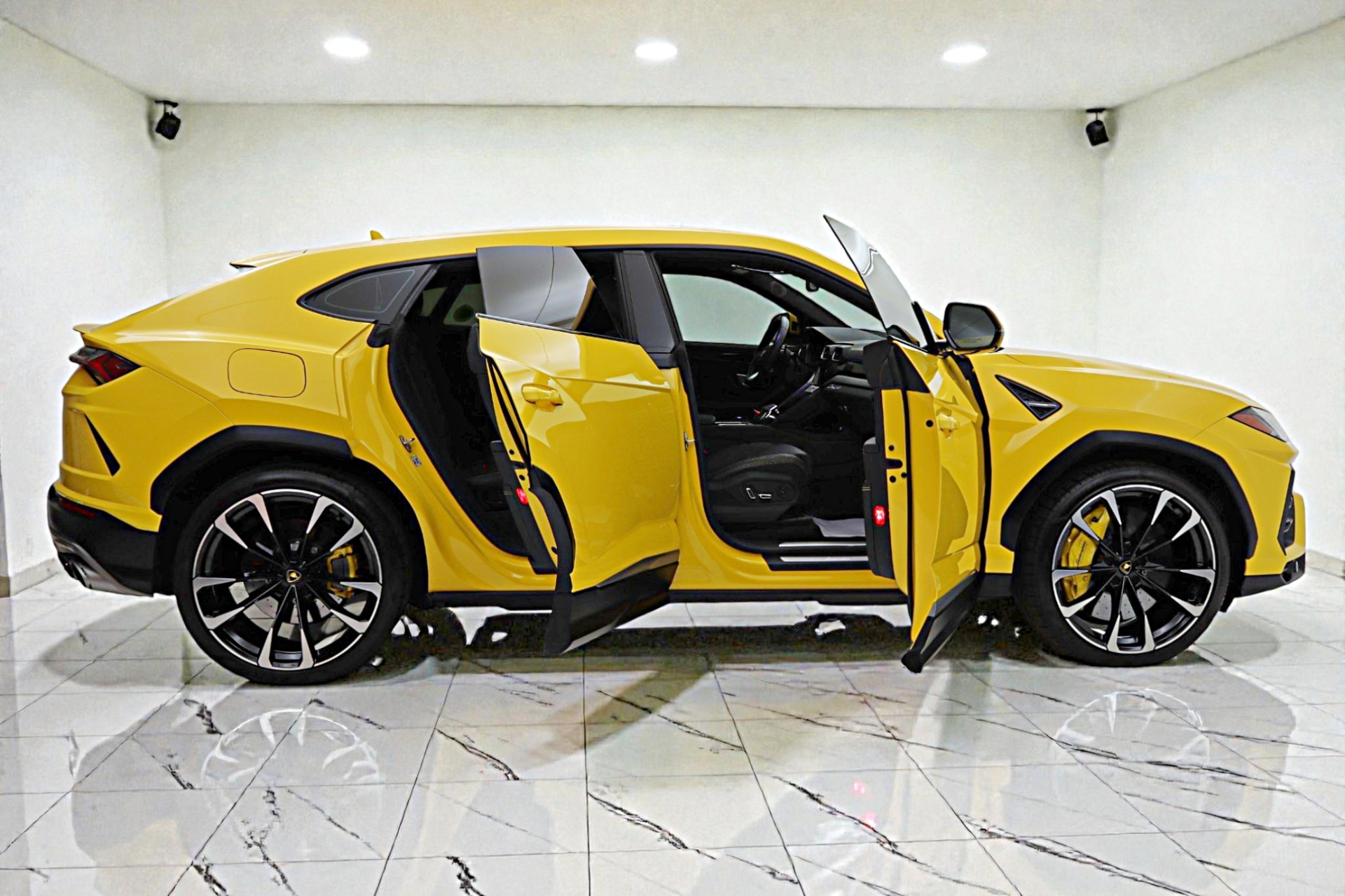 2022 Lamborghini Urus - Photo 18