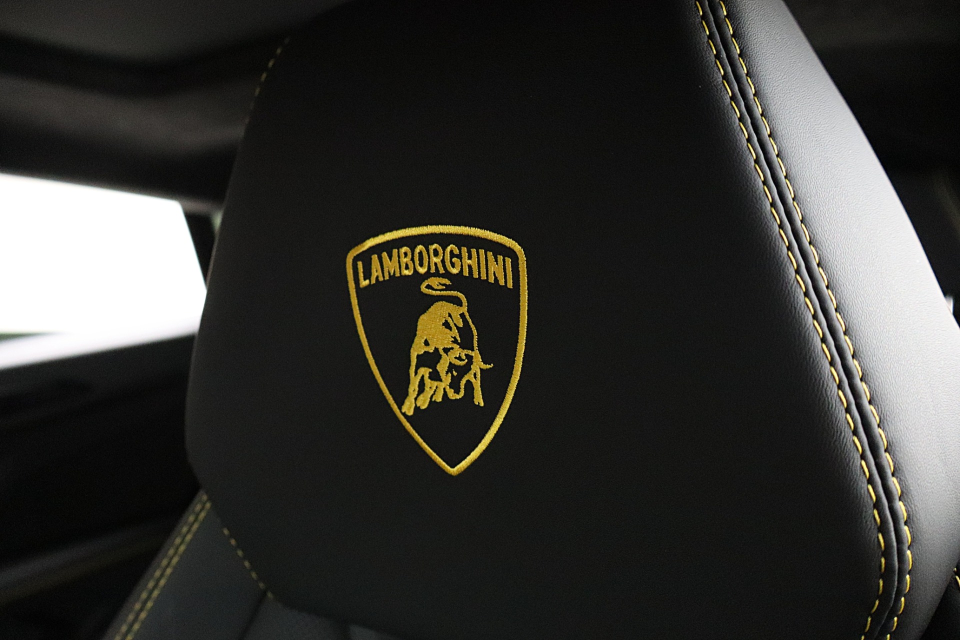2022 Lamborghini Urus - Photo 28