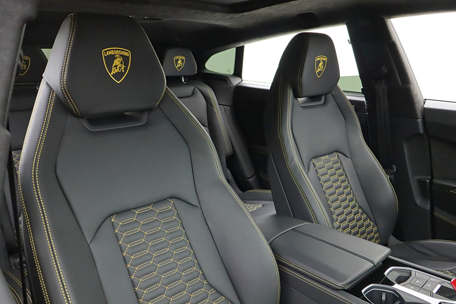 2022 Lamborghini Urus - Photo 30