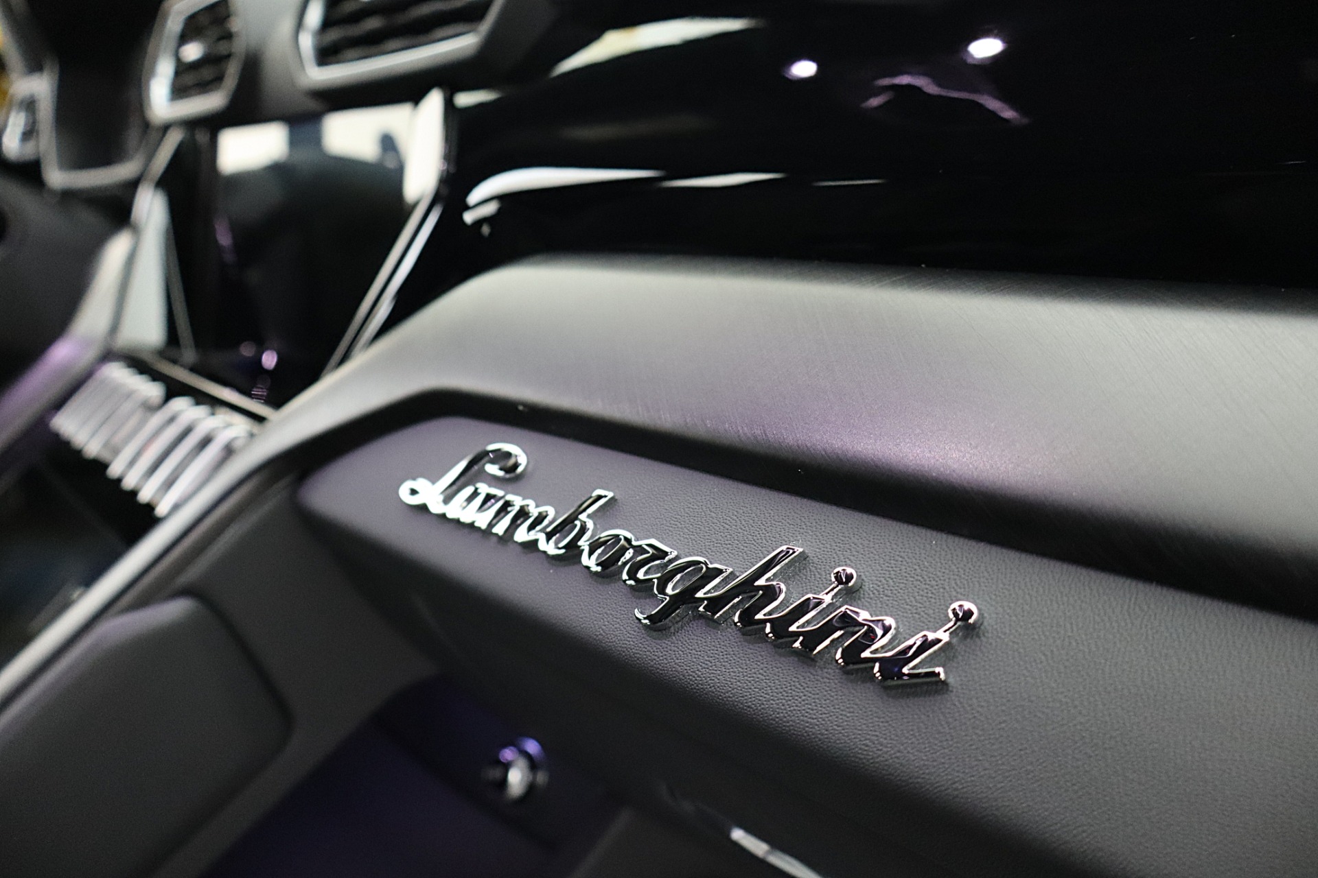 2022 Lamborghini Urus - Photo 33