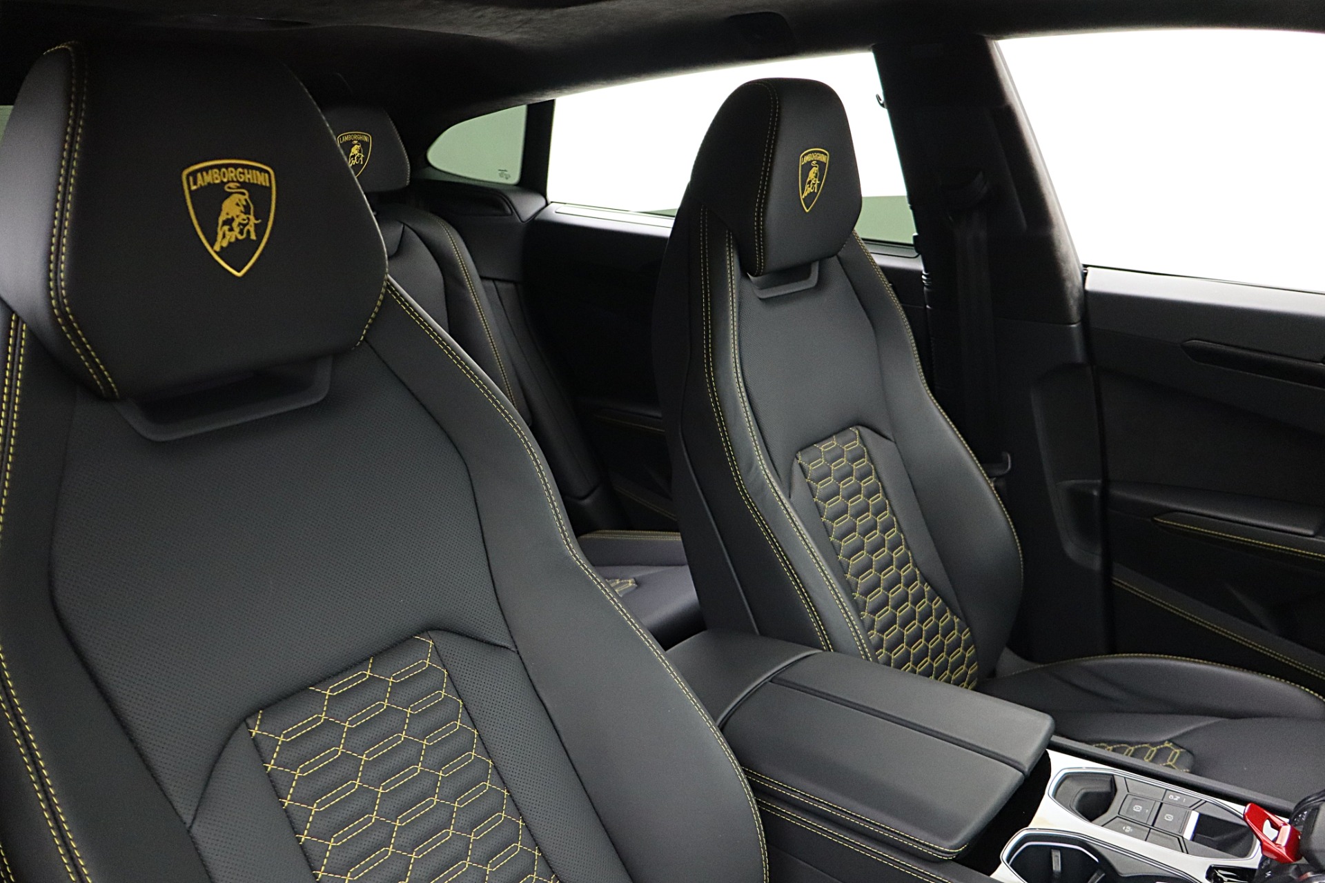 2022 Lamborghini Urus - Photo 36