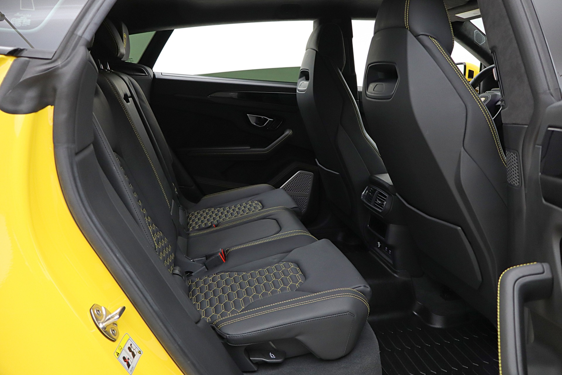 2022 Lamborghini Urus - Photo 38