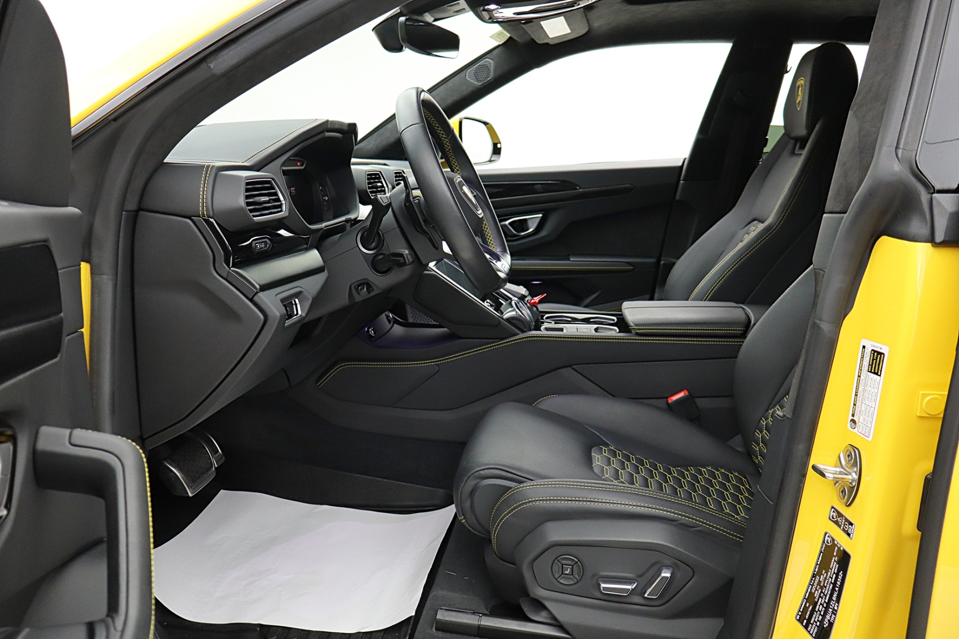 2022 Lamborghini Urus - Photo 40