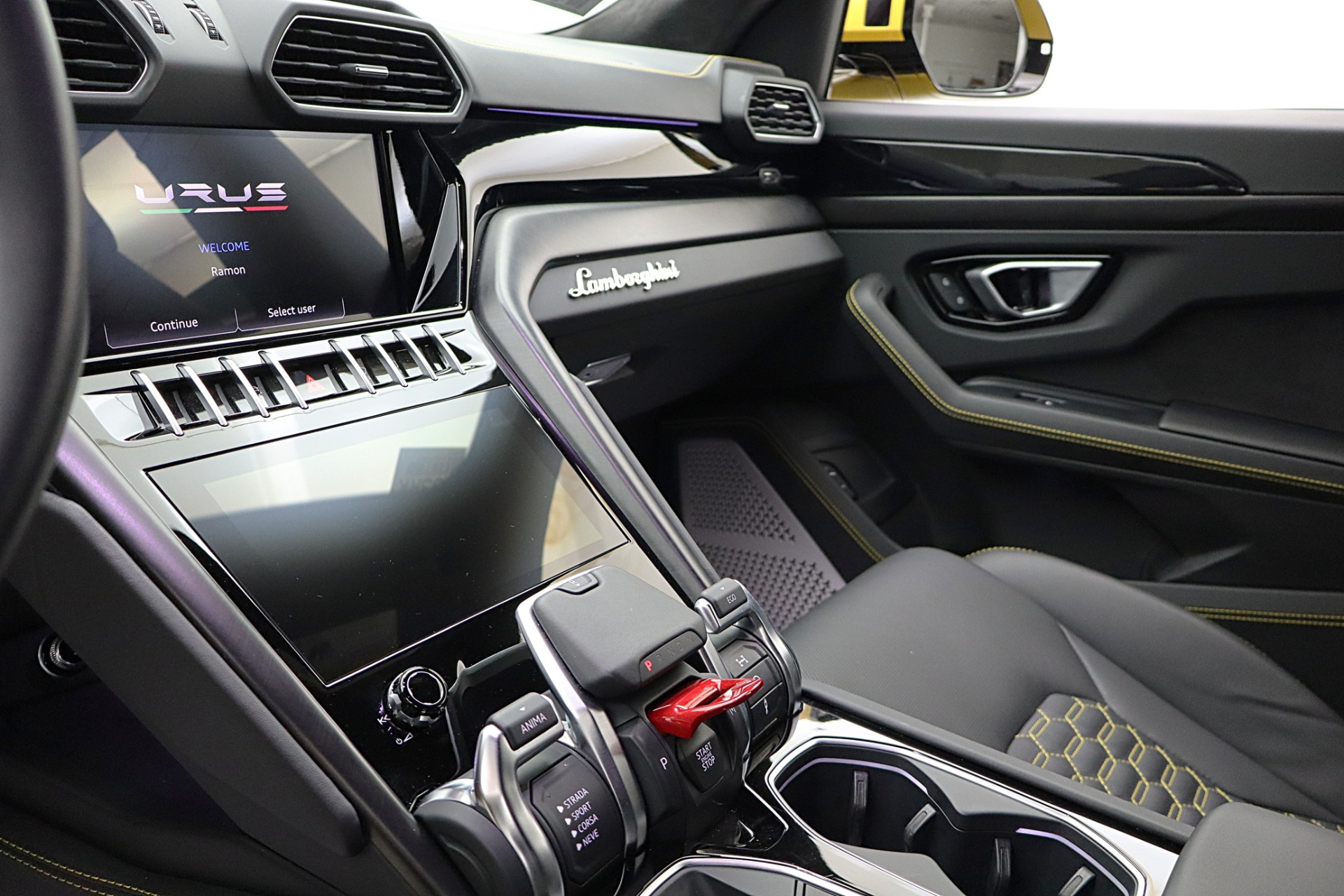 2022 Lamborghini Urus - Photo 41