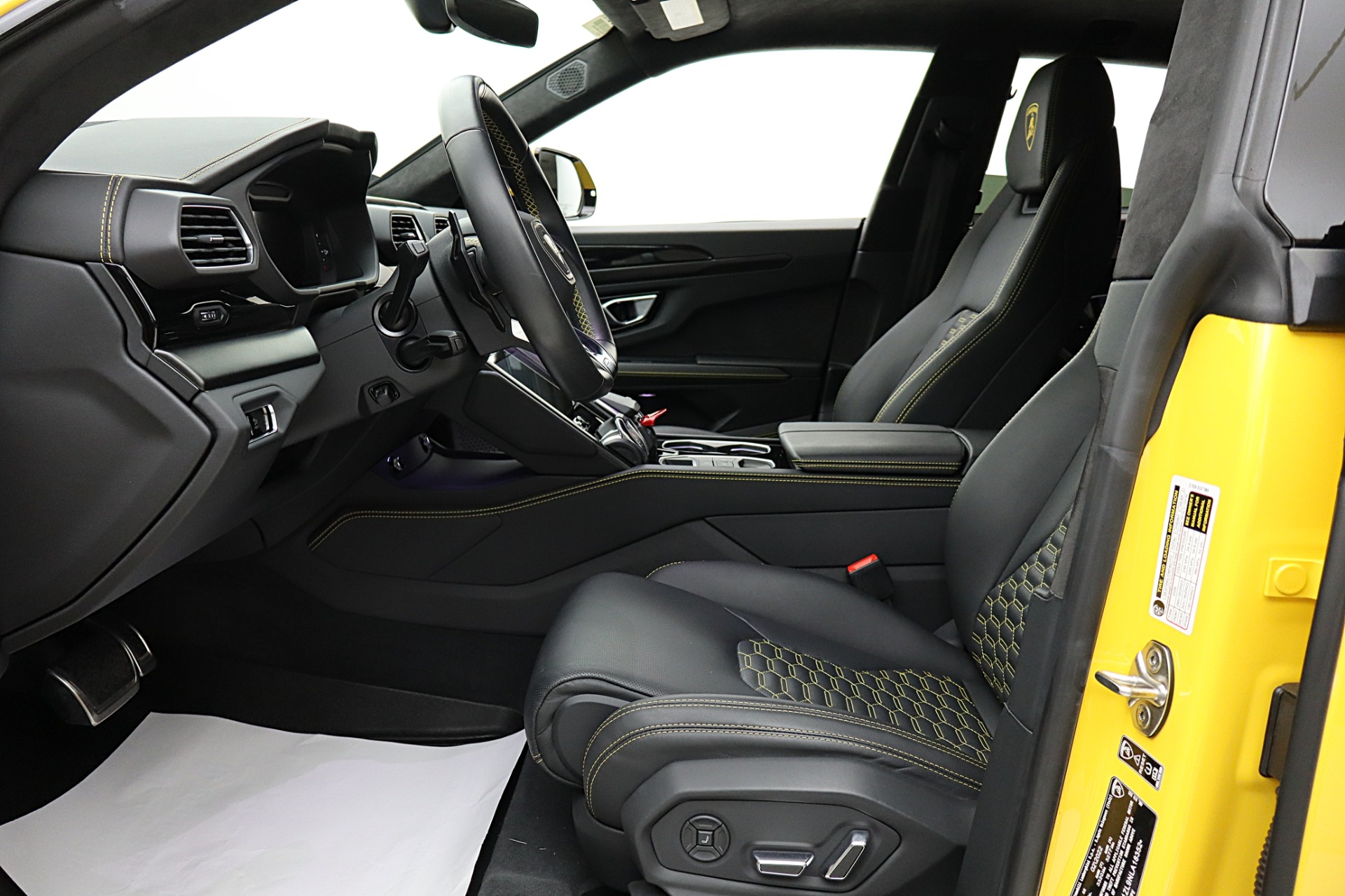 2022 Lamborghini Urus - Photo 43