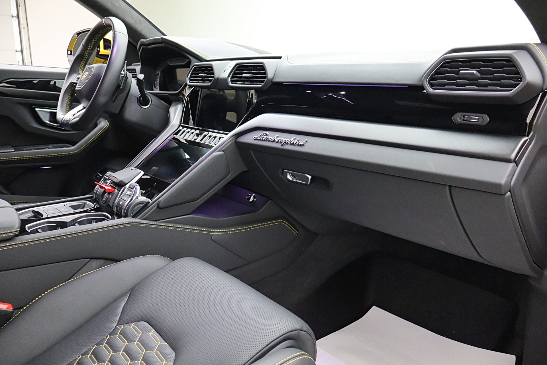 2022 Lamborghini Urus - Photo 46