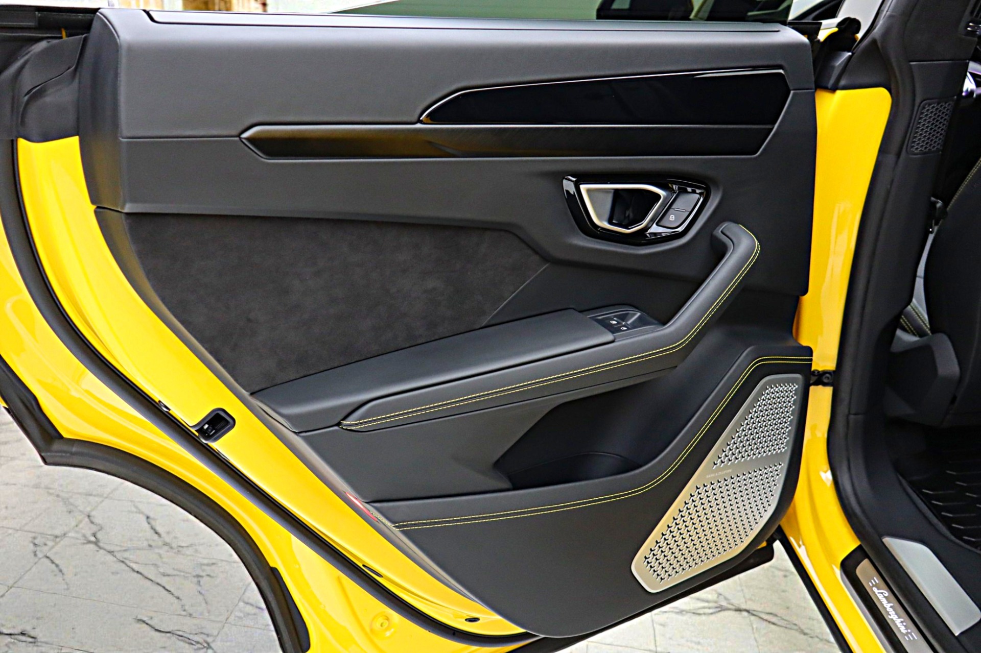 2022 Lamborghini Urus - Photo 47