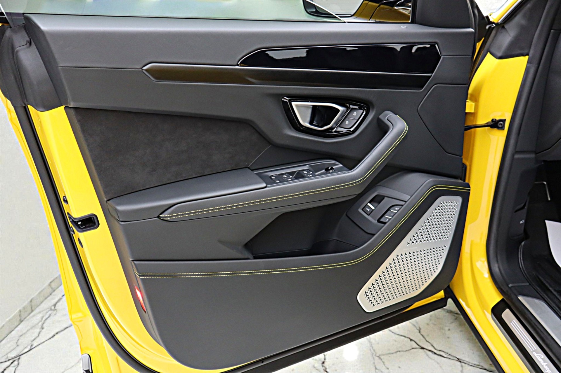 2022 Lamborghini Urus - Photo 48
