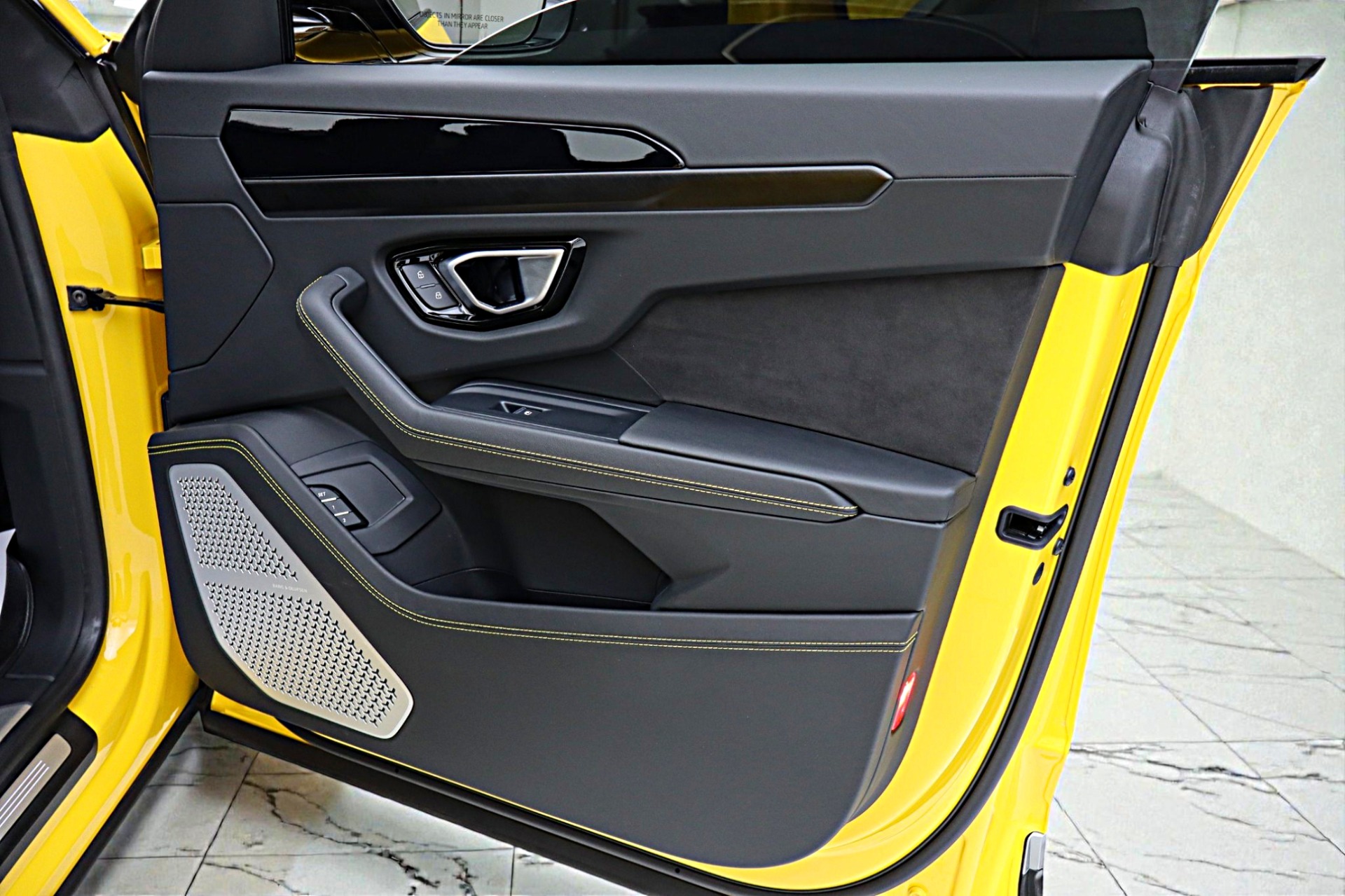 2022 Lamborghini Urus - Photo 49