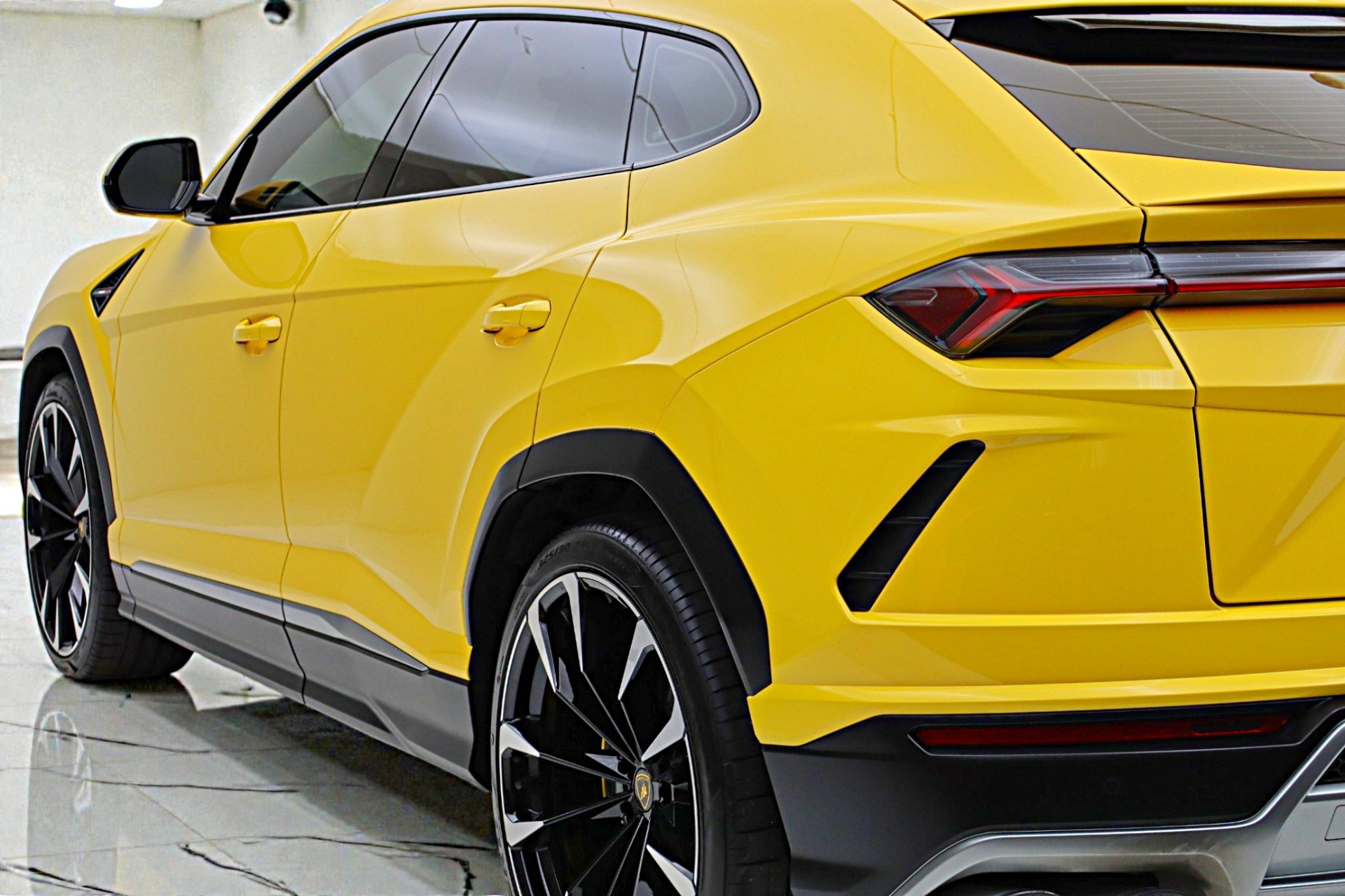 2022 Lamborghini Urus - Photo 7