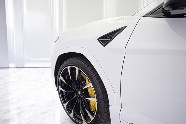 Used 2022 Lamborghini Urus / SELEZIONE PRE-OWNED CERTIFIED for sale $219,000 at F.C. Kerbeck Lamborghini Palmyra N.J. in Palmyra NJ 08065 3