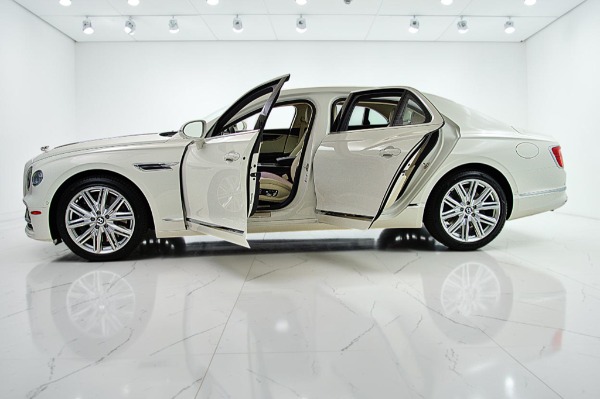 Used 2023 Bentley Flying Spur Hybrid/LEASE OPTIONS AVAILABLE for sale $175,000 at F.C. Kerbeck Lamborghini Palmyra N.J. in Palmyra NJ 08065 4