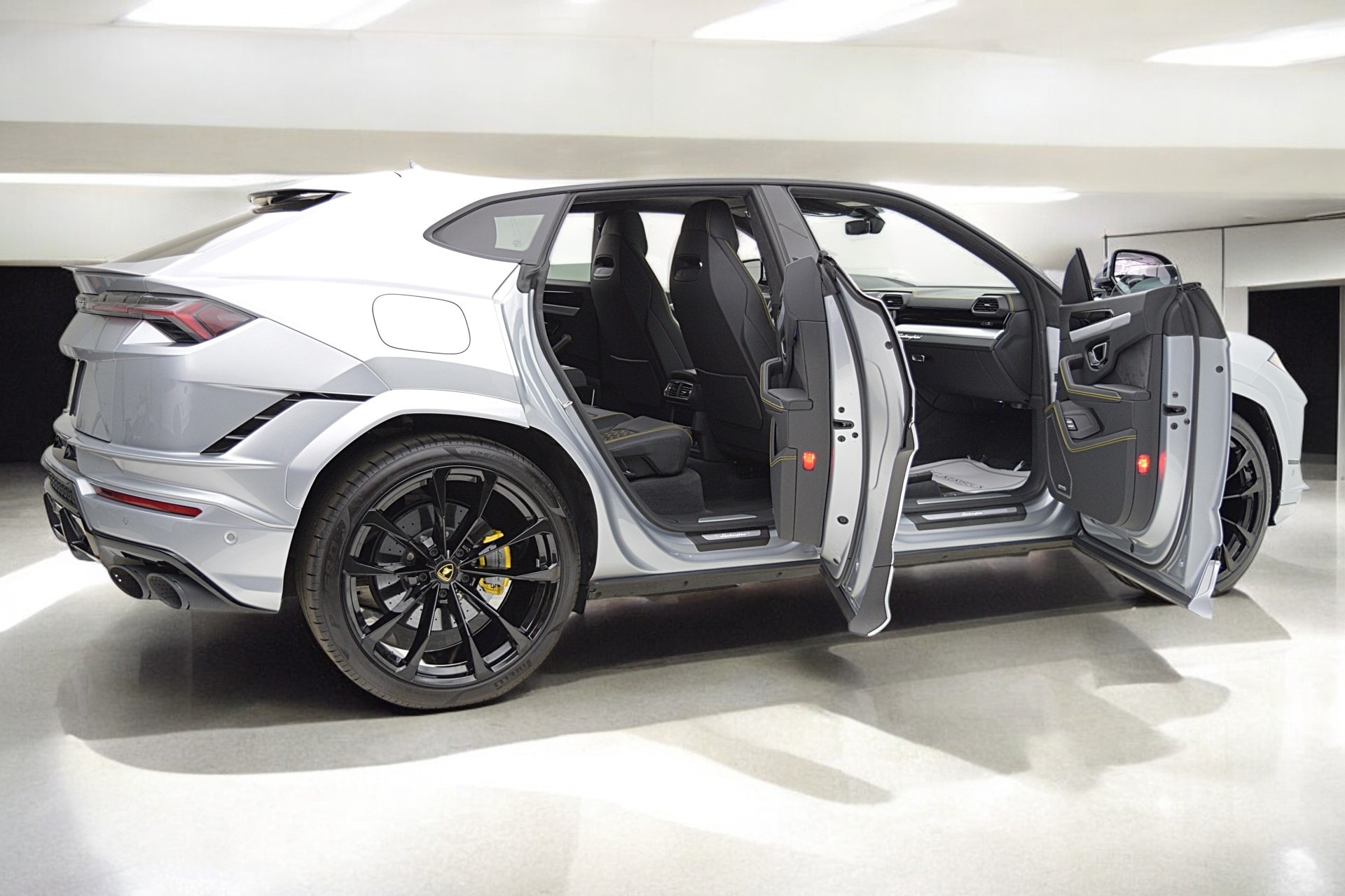 2023 Lamborghini Urus S - Photo 9