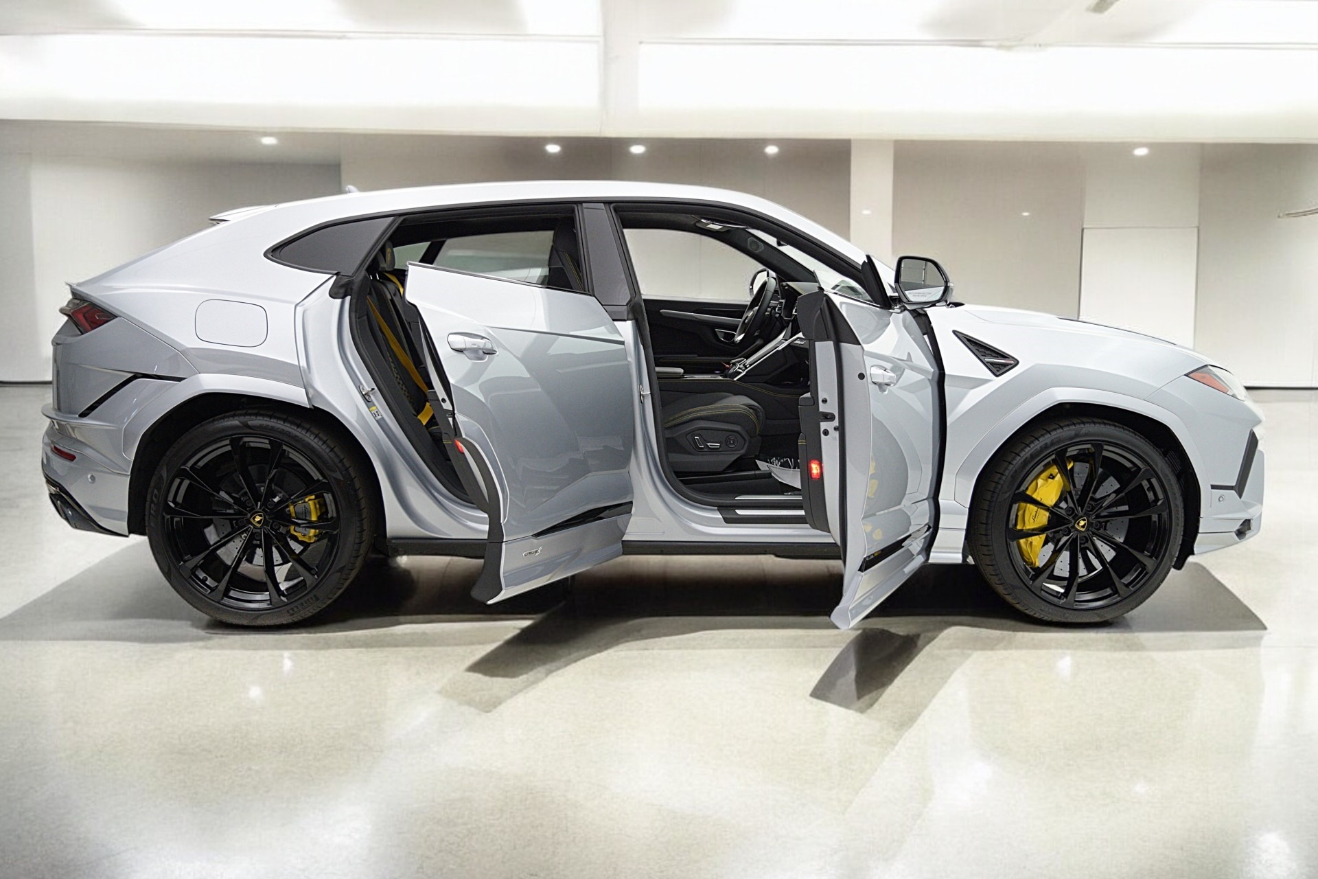 2023 Lamborghini Urus S - Photo 10