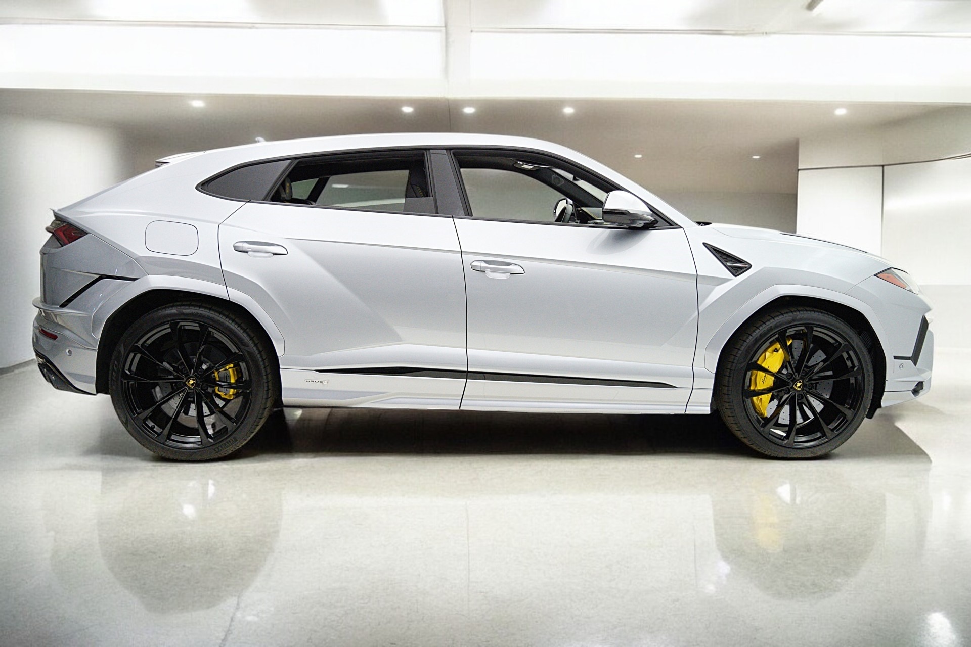 2023 Lamborghini Urus S - Photo 11